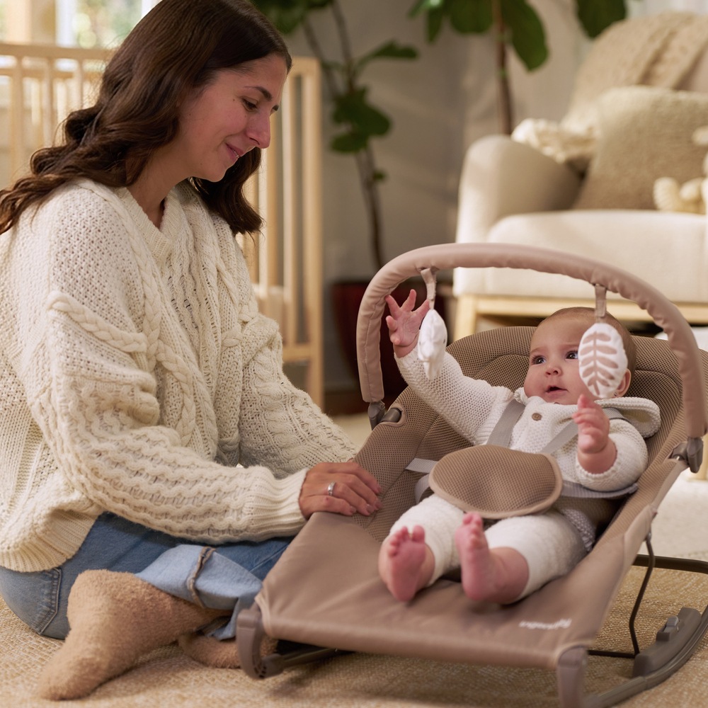 ingenuity Babywippe »Nestle™ Vibrating Rocker« bis 9 kg mit Vibration