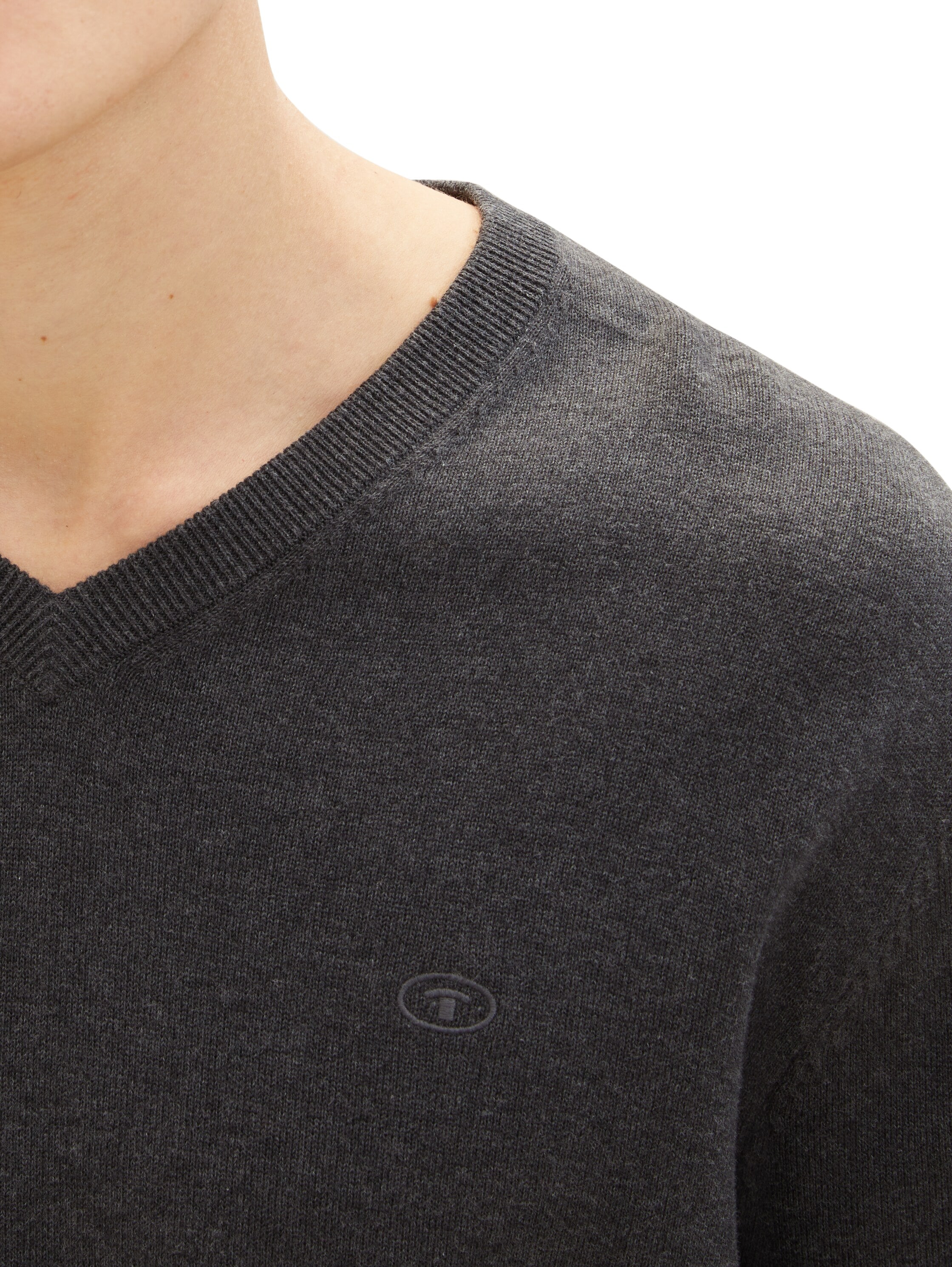 TOM TAILOR V-Ausschnitt-Pullover, mit kleiner Logo-Stickerei