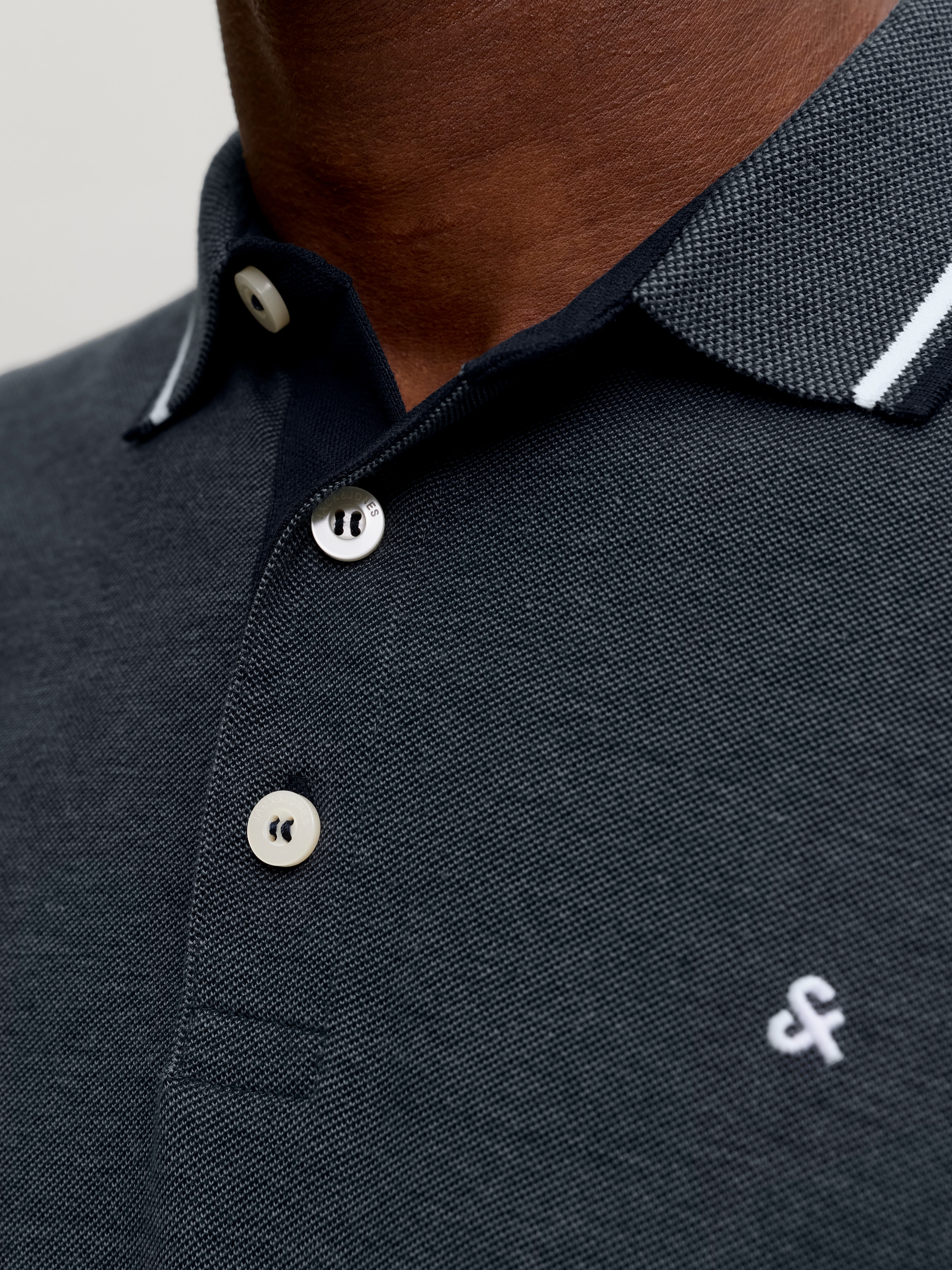 Jack & Jones Poloshirt »JJEPAULOS im Doppelpack mit Logostickerei und Komfort« Packung, 2er-Pack, 2 unifarben mit Farbeinsatz, modisch, schmal, Baumwolle, Polokragen