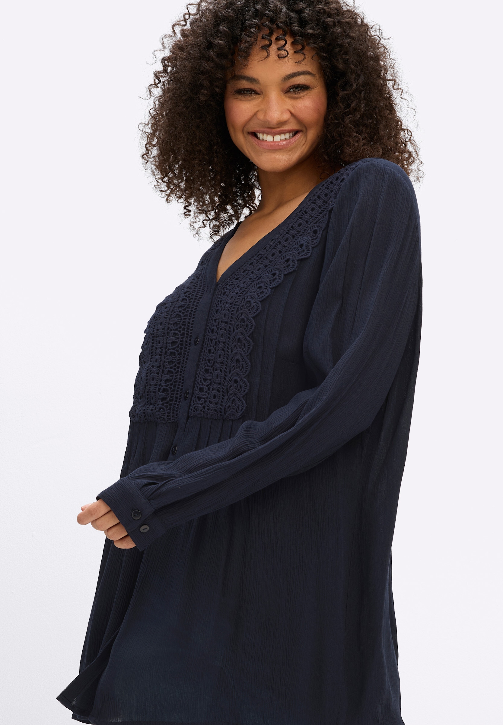 sheego by Joe Browns Klassische Bluse »Langarm-Bluse Langarm-Bluse mit Häkelspitze und Biesen«