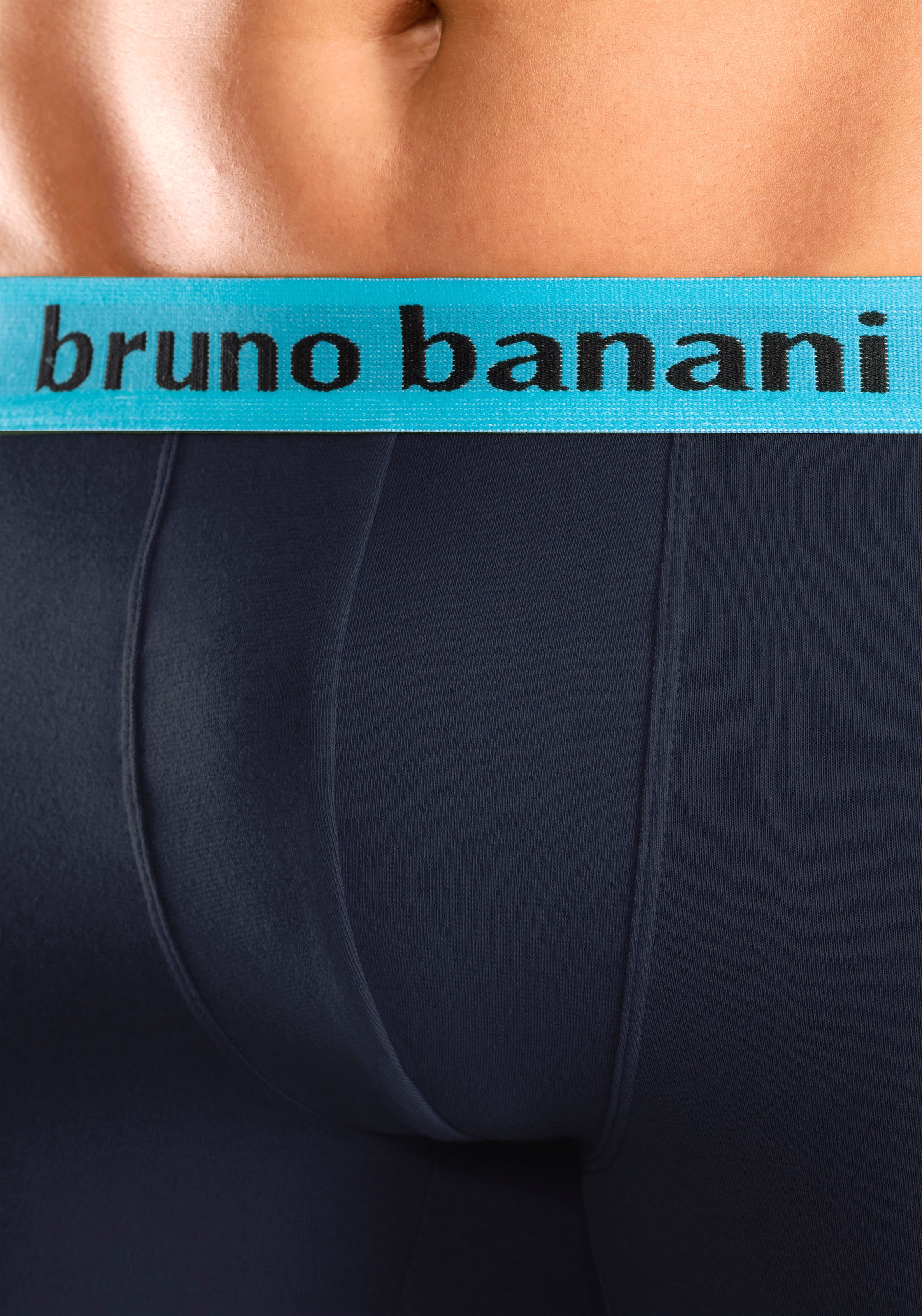 Bruno Banani Hipster, (Packung, 4 St.), knapp sitzende Boxershorts mit Logo Webbund aus Baumwollmischung