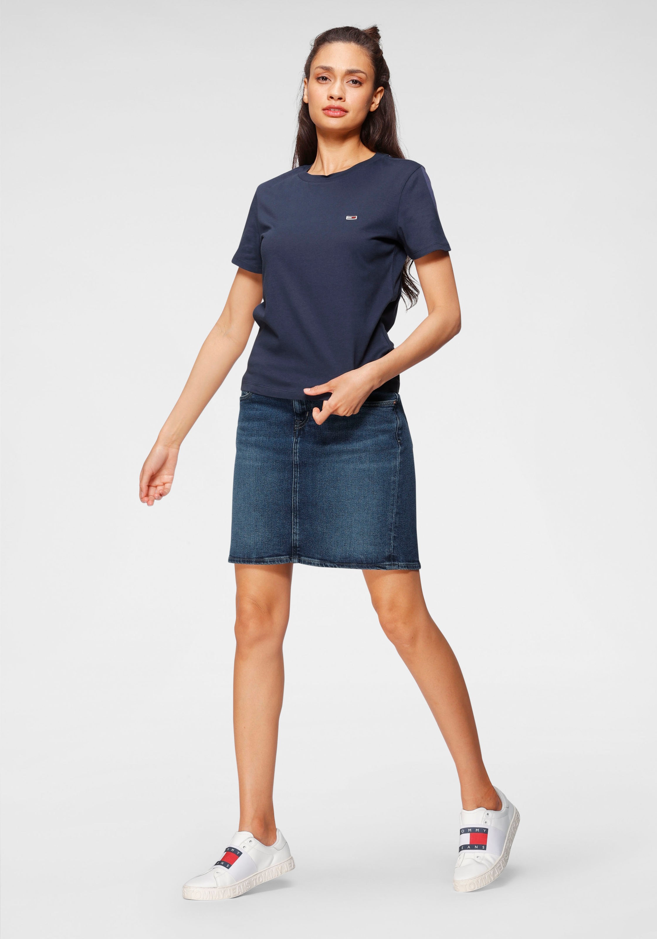 Tommy Jeans Rundhalsshirt »TJW REGULAR JERSEY C NECK«, mitTommy Jeans Logo-Flag auf der Brust