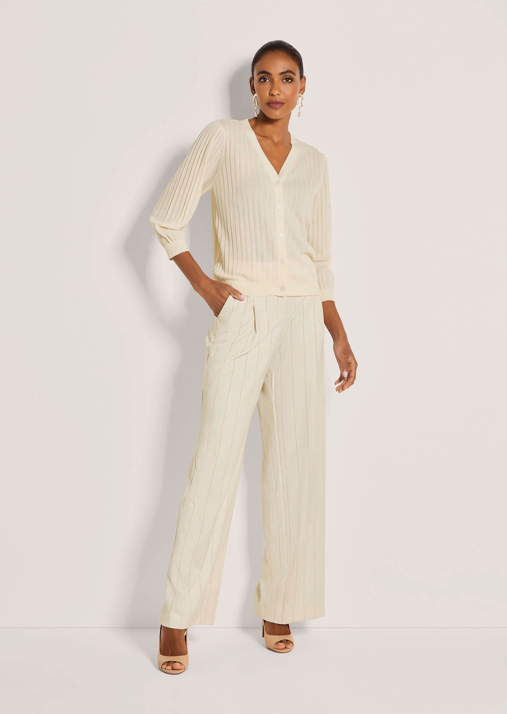 MADELEINE Strickjacke »Strickjacke Eleganter Feinstrick-Cardigan mit Plissee« Plissee