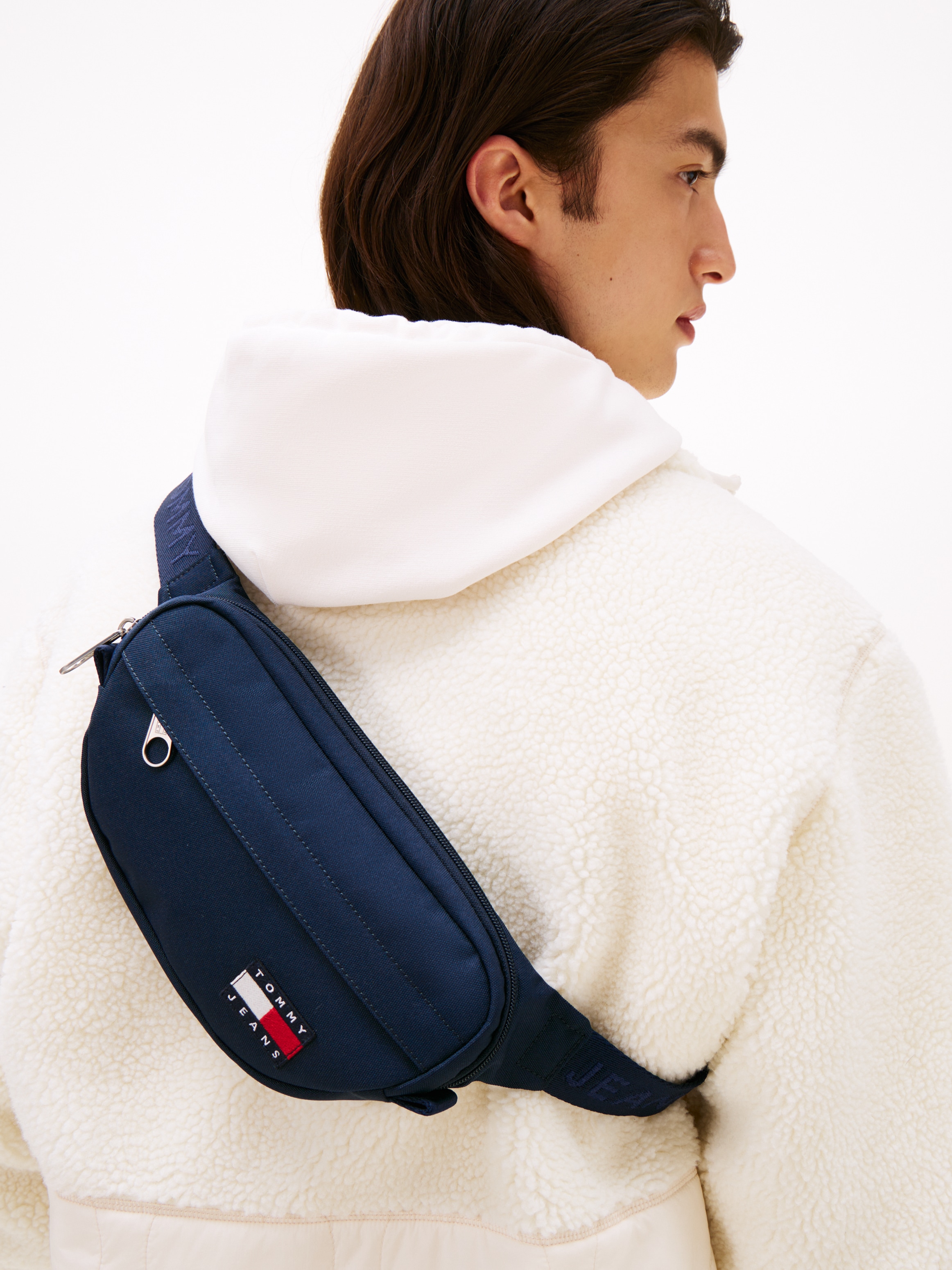 Tommy Jeans Gürteltasche »TJM ESS DAILY BUMBAG«, Men Minibag, Bauchtasche mit aufgenähter Logoflagge