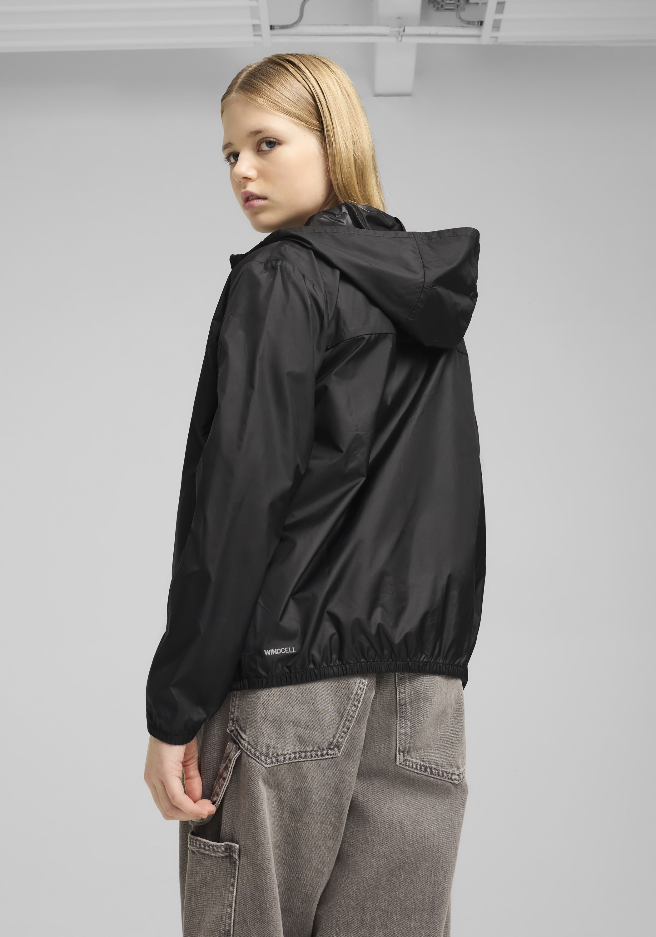 PUMA Windbreaker »ESS REGULAR WINDBREAKER« mit Kapuze mit Kapuze, mit Eingrifftasche, mit WindCELL-Technologie
