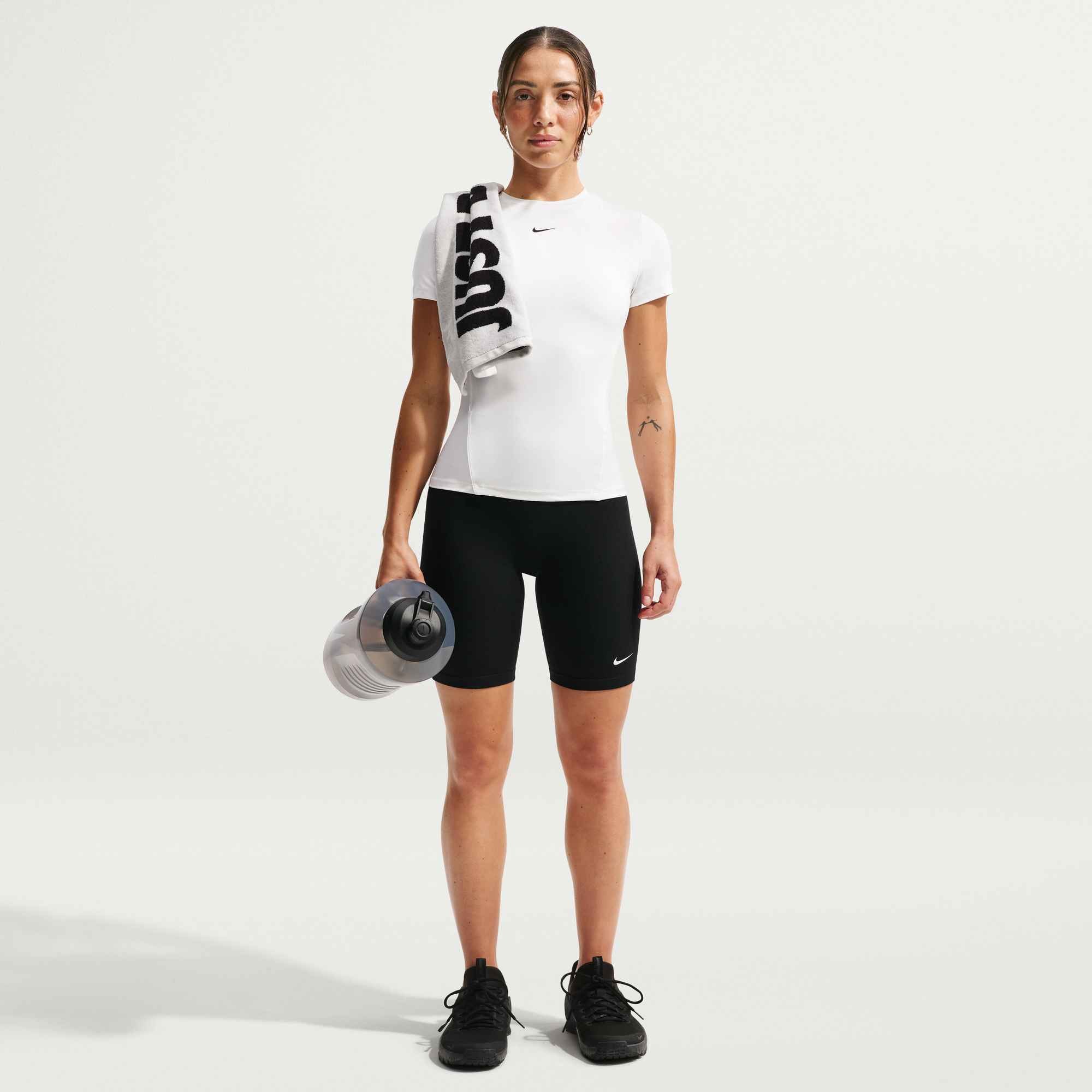 Nike Funktionsshirt »W NK ONE FITTED SS TOP« atmungsaktiv, Kurzarm, mit Rundhalsausschnitt, schnell trocknend