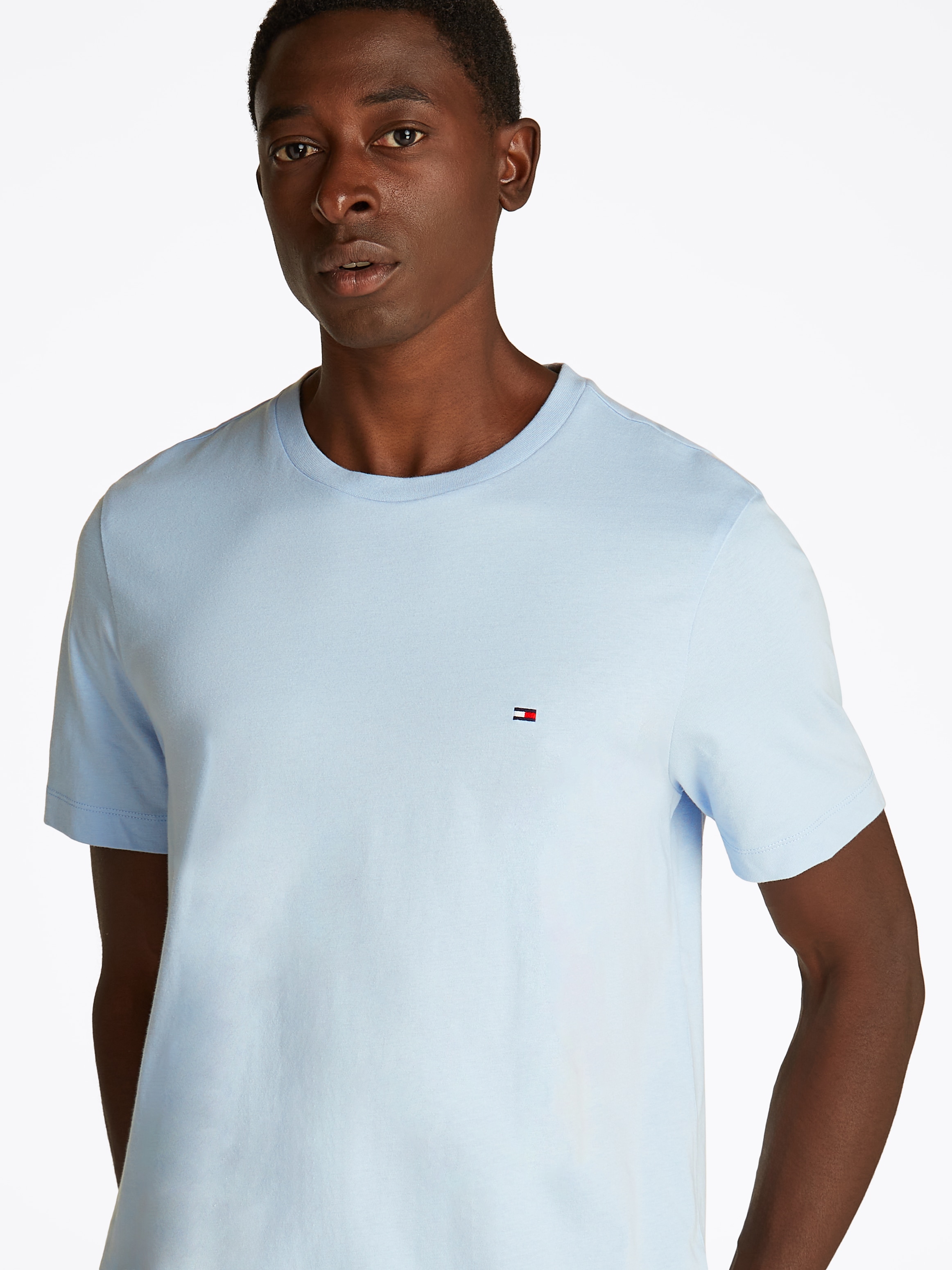 Tommy Hilfiger T-Shirt »ESSENTIAL REG FIT SOLID TEE«, mit Rundhalsausschnitt