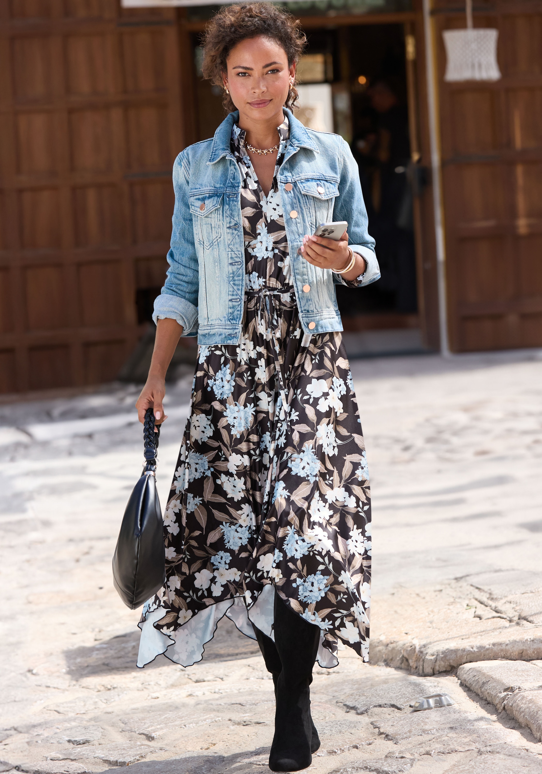 LASCANA Midikleid mit Bindegürtel,  Ohne Taschen aus bügelfreier Qualität mit Blumendruck