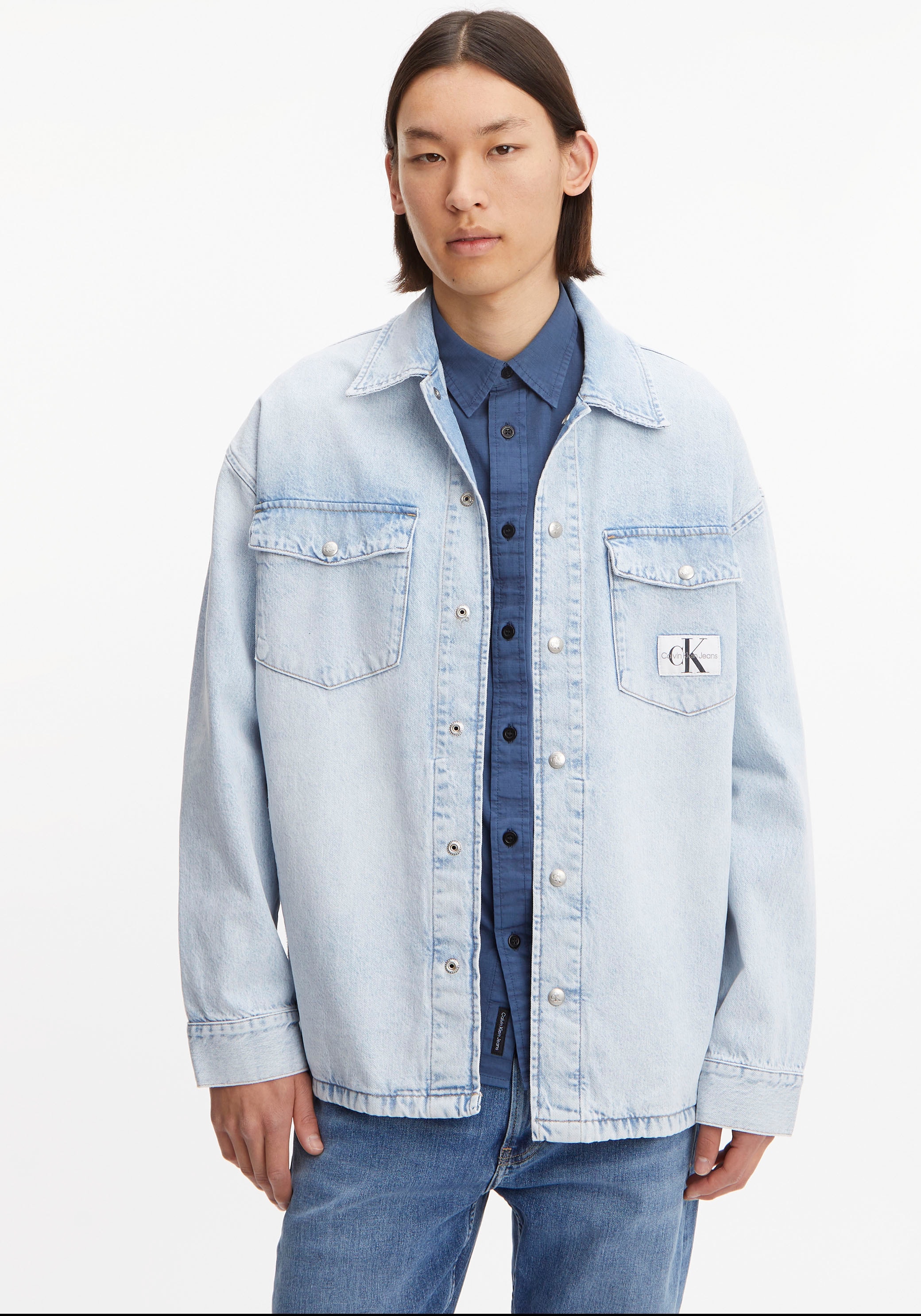 Brusttasche »OVERSIZED auf Jeanshemd Calvin mit UTILITY Klein der bei Calvin JACKET«, OTTO Klein Jeans Logo-Badge SHIRT