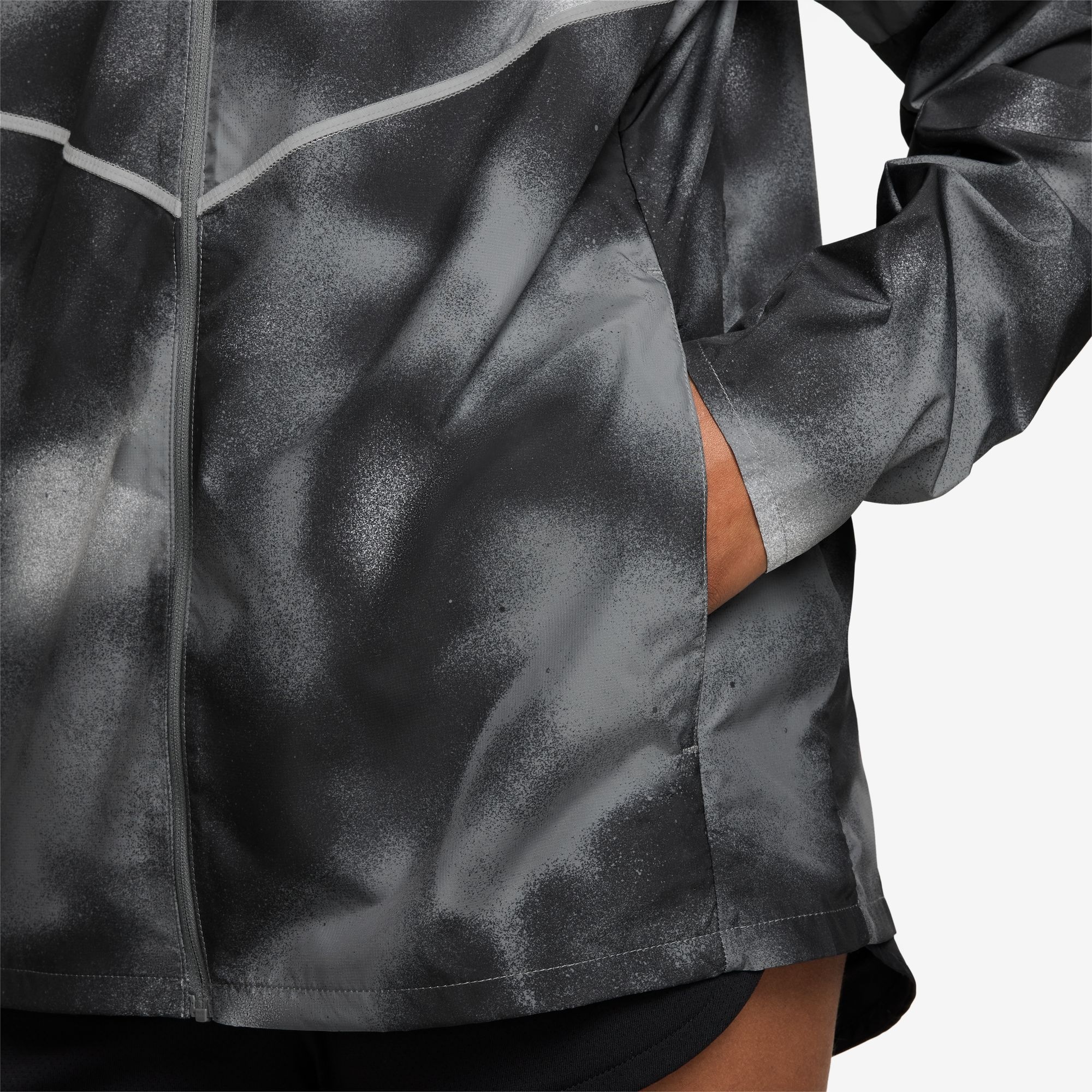 Nike Laufjacke »Nike Miler Men's UV Repel Running Jacket« für den Laufsport entwickelt, mit UV Repel, aus Polyester