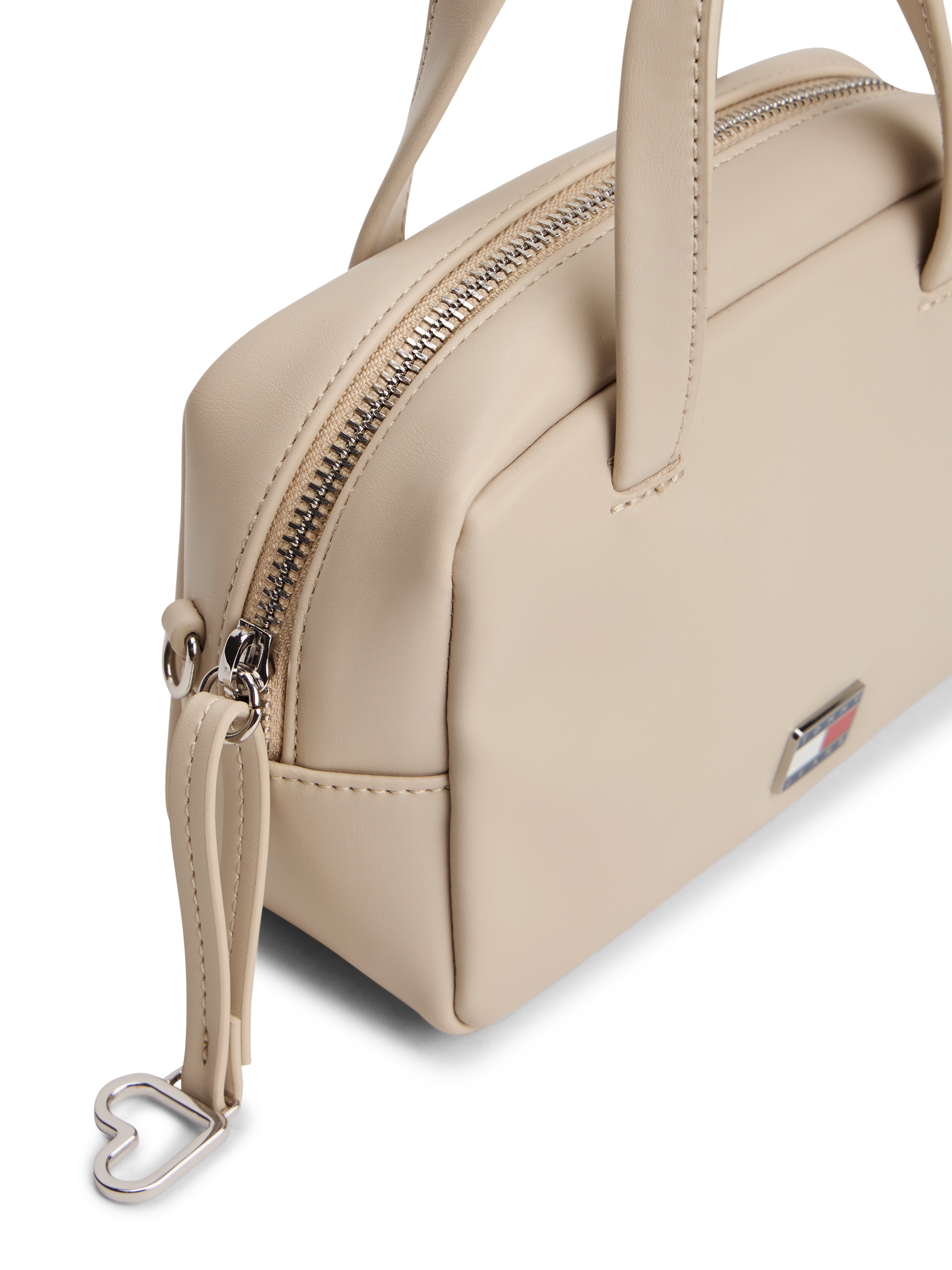 Tommy Jeans Umhängetasche »TJW CITY TRUNK CROSSOVER« , Damen Tragetasche, Schultertasche mit Herzchen-Applikation