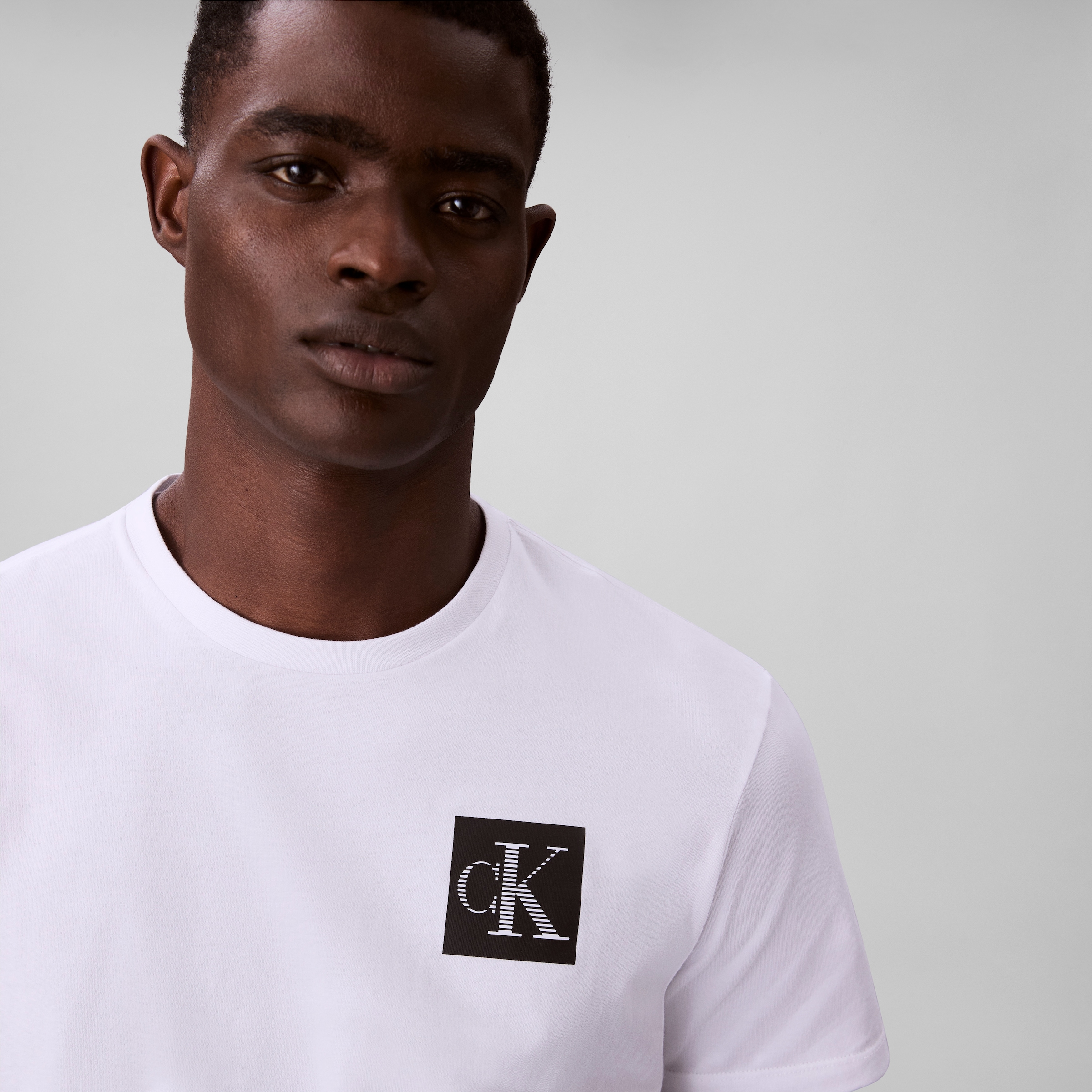 Calvin Klein Jeans T-Shirt »SS GRDNT MNGRM E LG«, Mit Rundhalsausschnitt