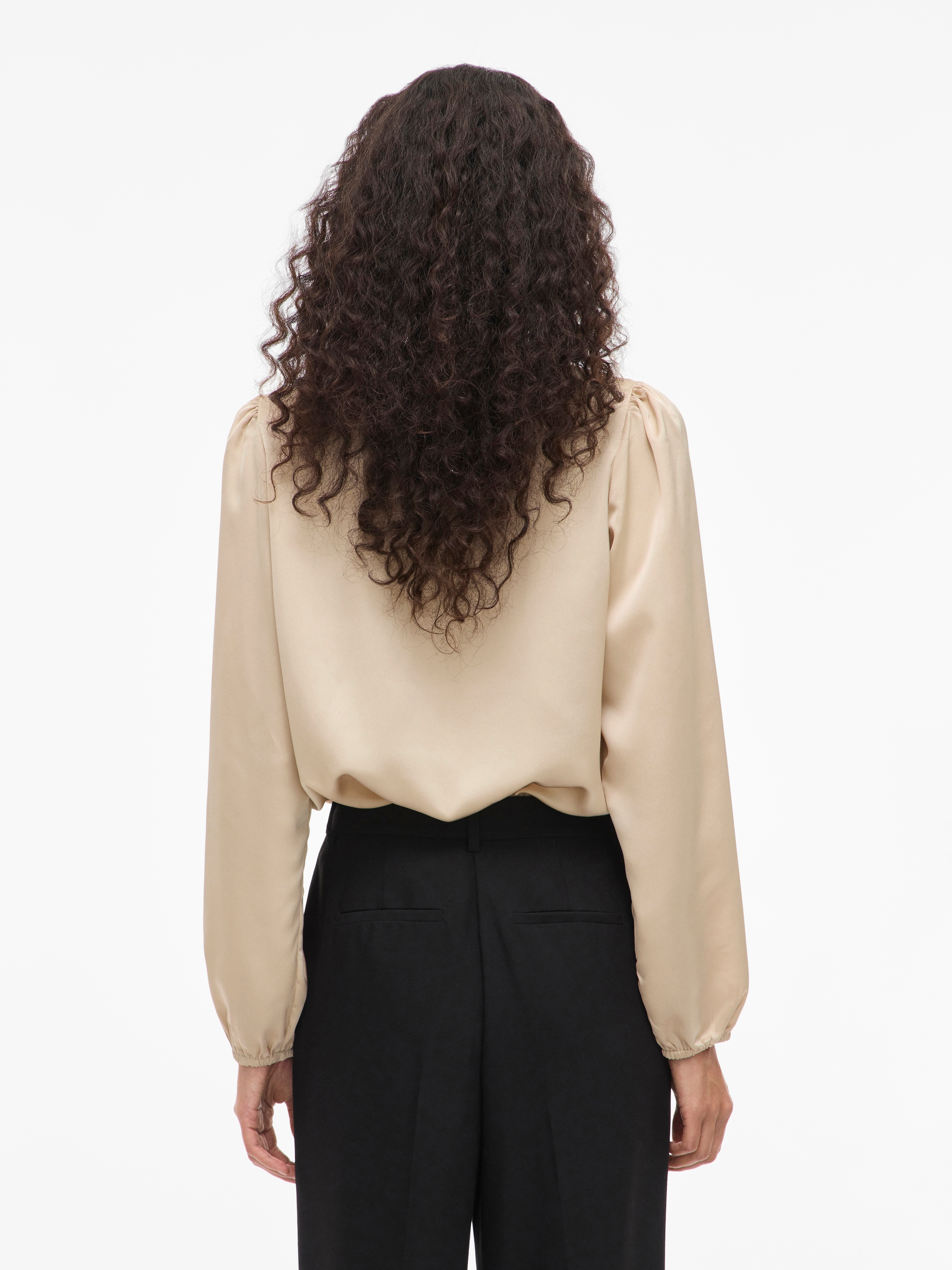 Vila Langarmshirt »VIELLETTE L/S SMOCK SATIN TOP - NOOS«