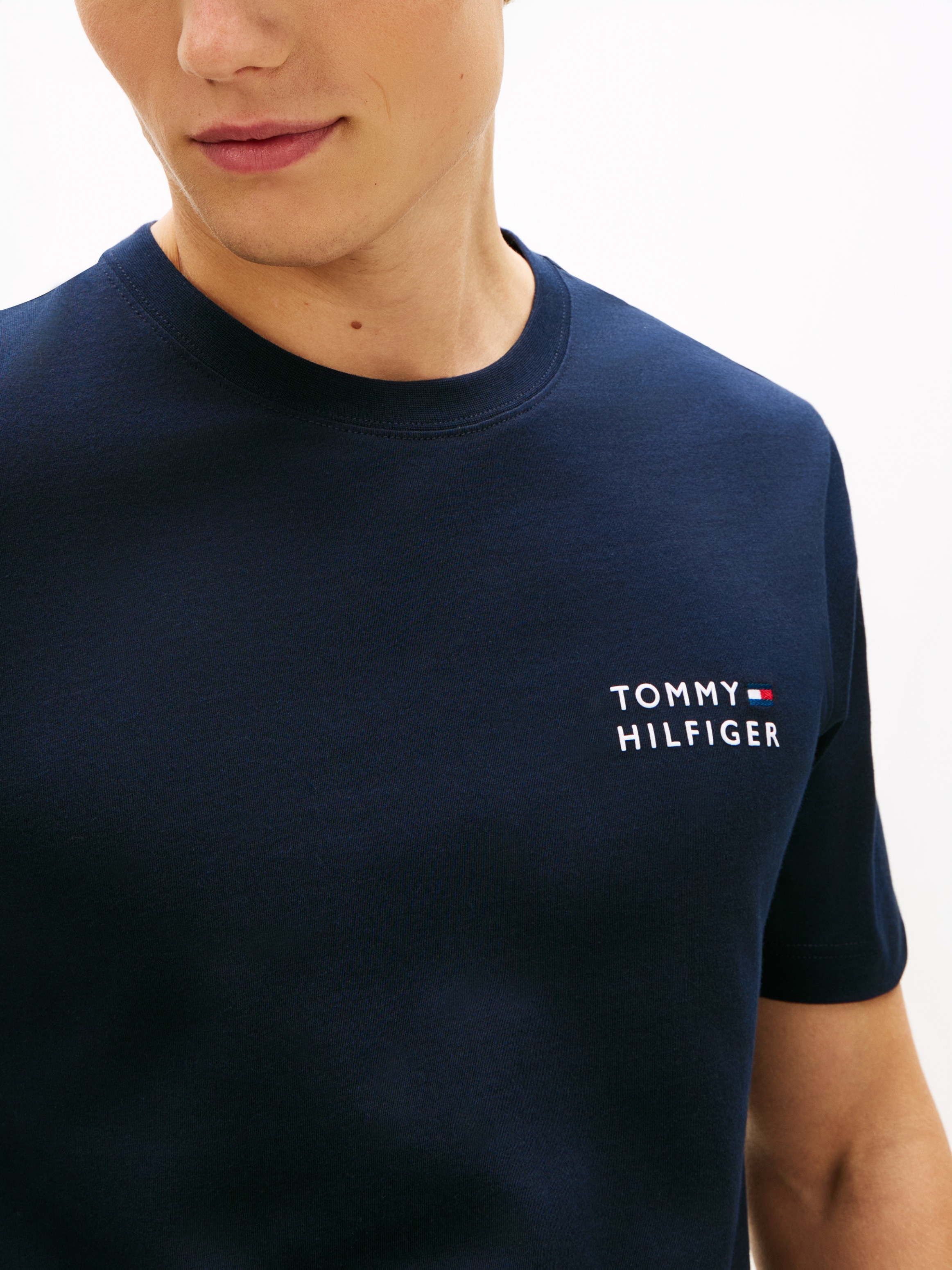 Tommy Hilfiger T-Shirt »BRAND LOVE EMBRO STACK« mit großem Rückenprint, regular fit