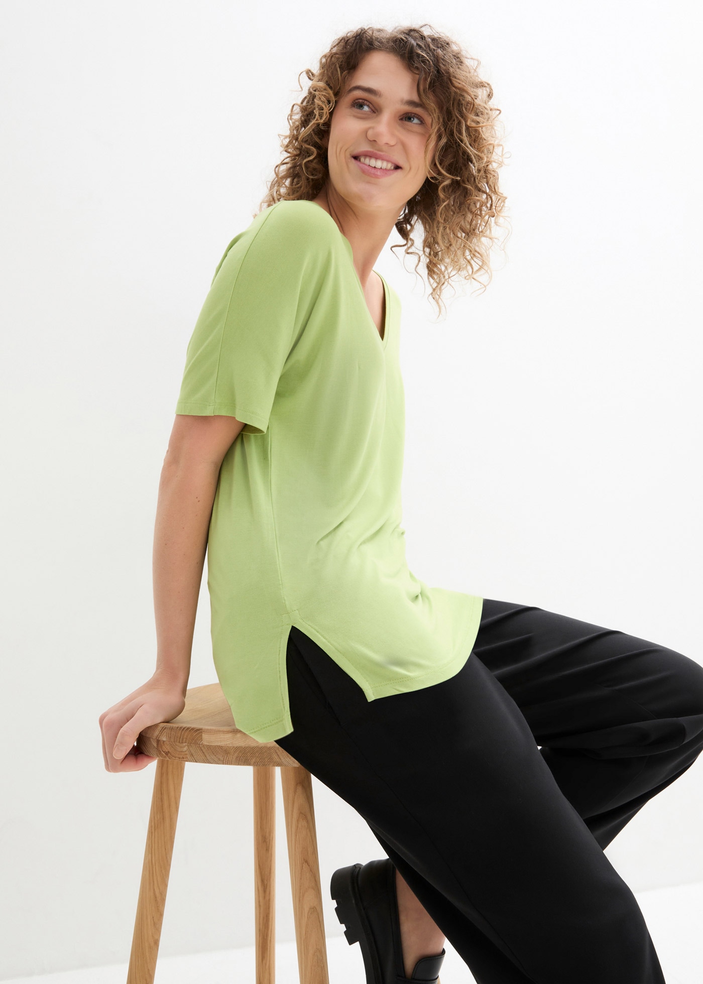 bonprix T-Shirt »Long-Shirt aus nachhaltigem Viskose-Mix« Oversize-Passform, Halbarm-Design, aus Viskose-Mix mit Elasthan