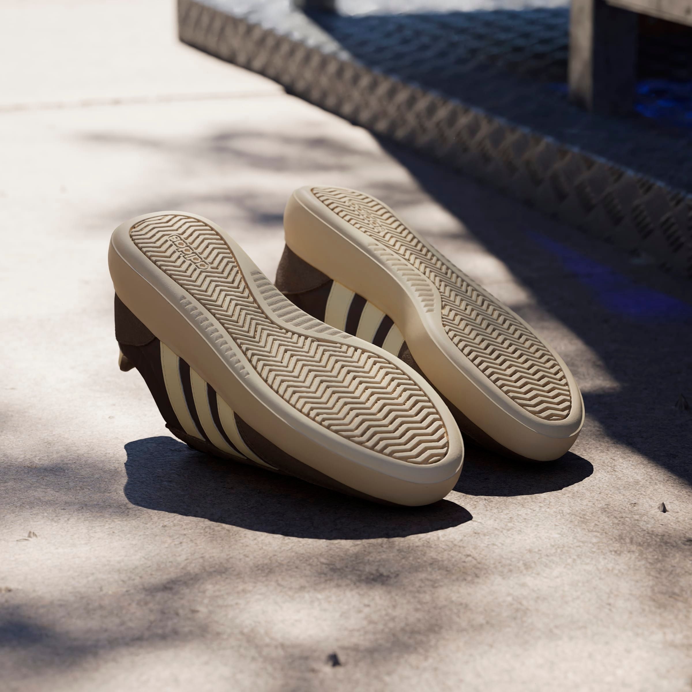 adidas Sportswear Sneaker »BARREDA DECODE«  inspiriert vom Design des adidas handball spezial