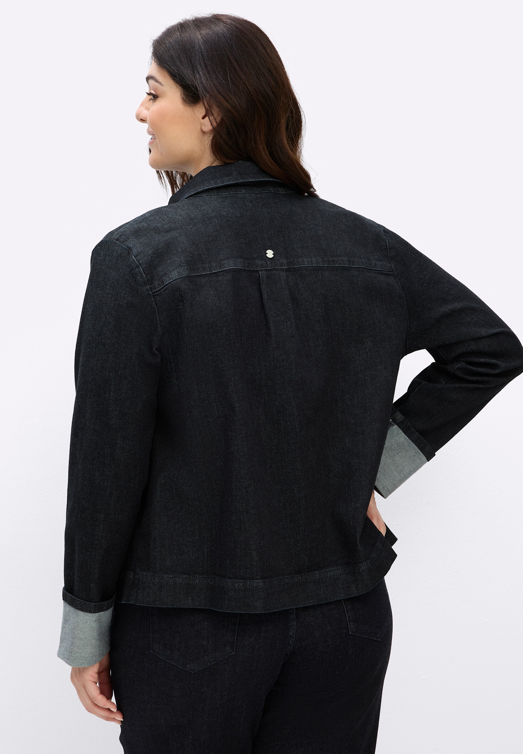 Sheego Jeansbluse »Jeansbluse Jeansbluse mit breitem Ärmelumschlag und Cord-Details«