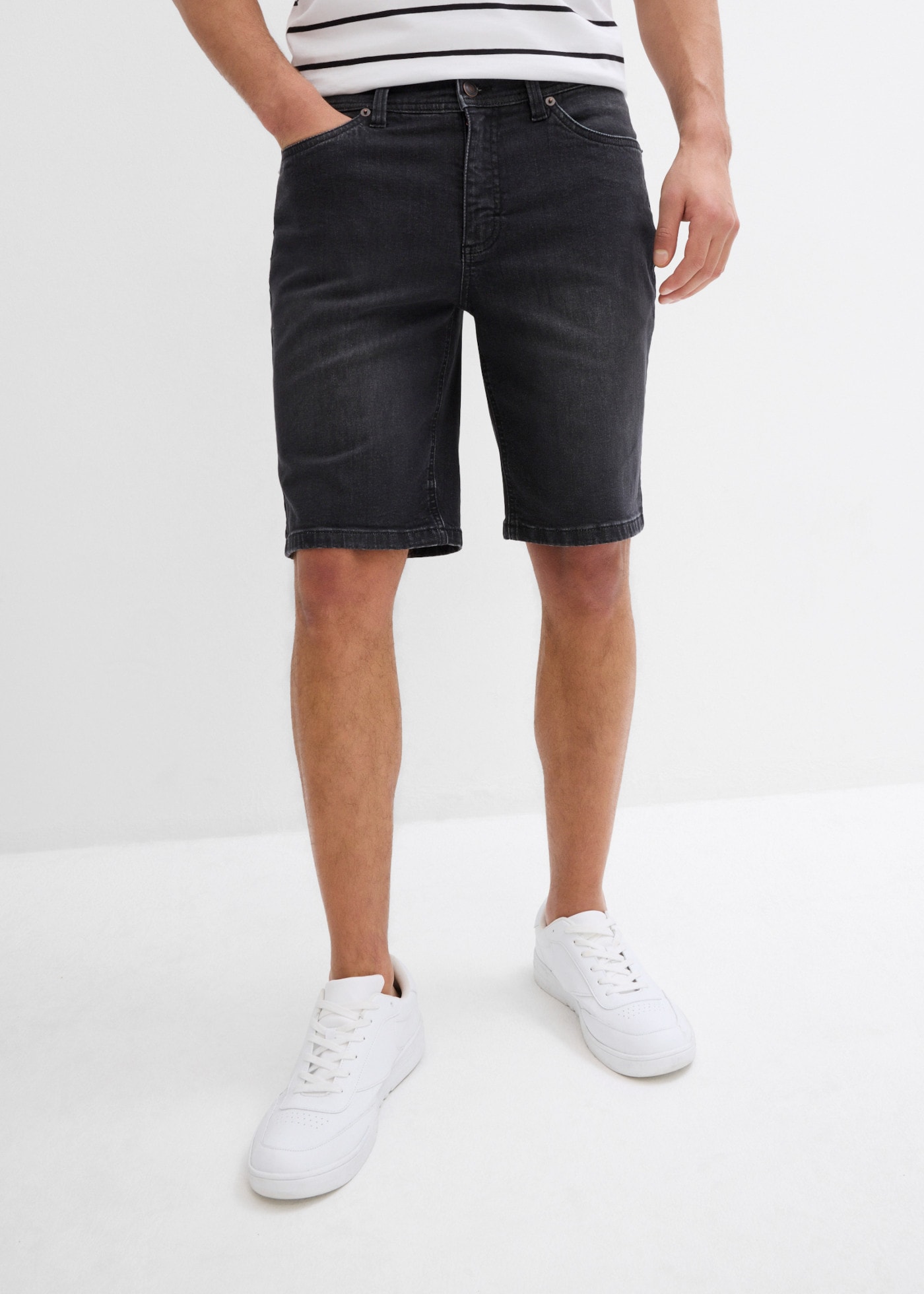 bonprix Jeansbermudas Packung, 2er, 2 mit Elasthan-Anteil, im Straight Fit, mit Used-Effekten, 5-Pocket-Form