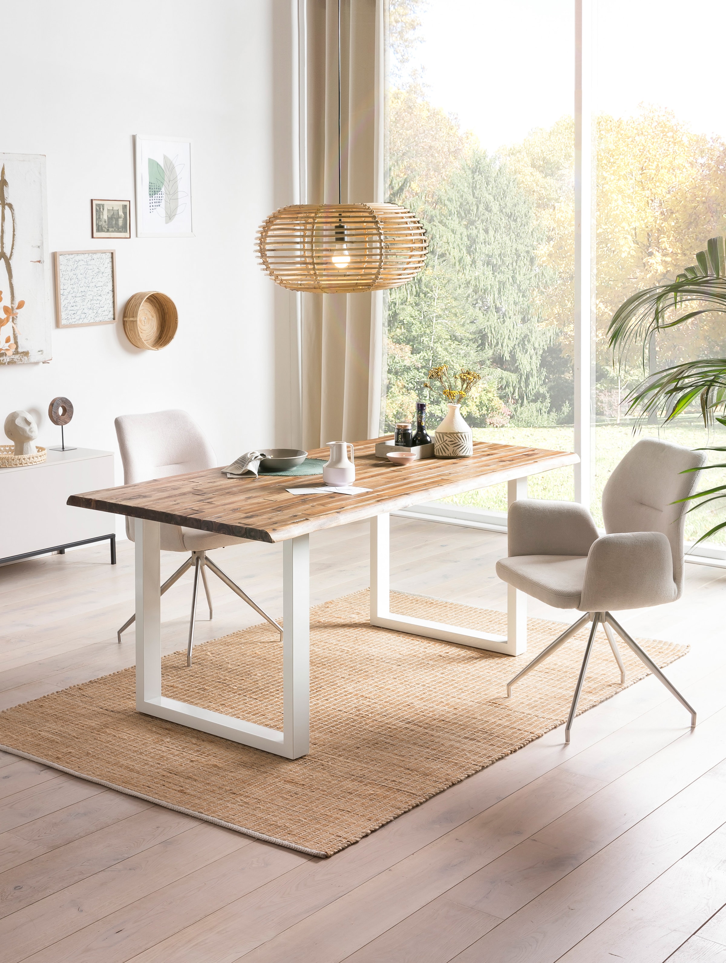 SalesFever Essgruppe »Designstarke Essgruppe«, (Set, 5 tlg.), Tischplatte mit rauer Balken-Oberfläche, Rücken mit Rautensteppung