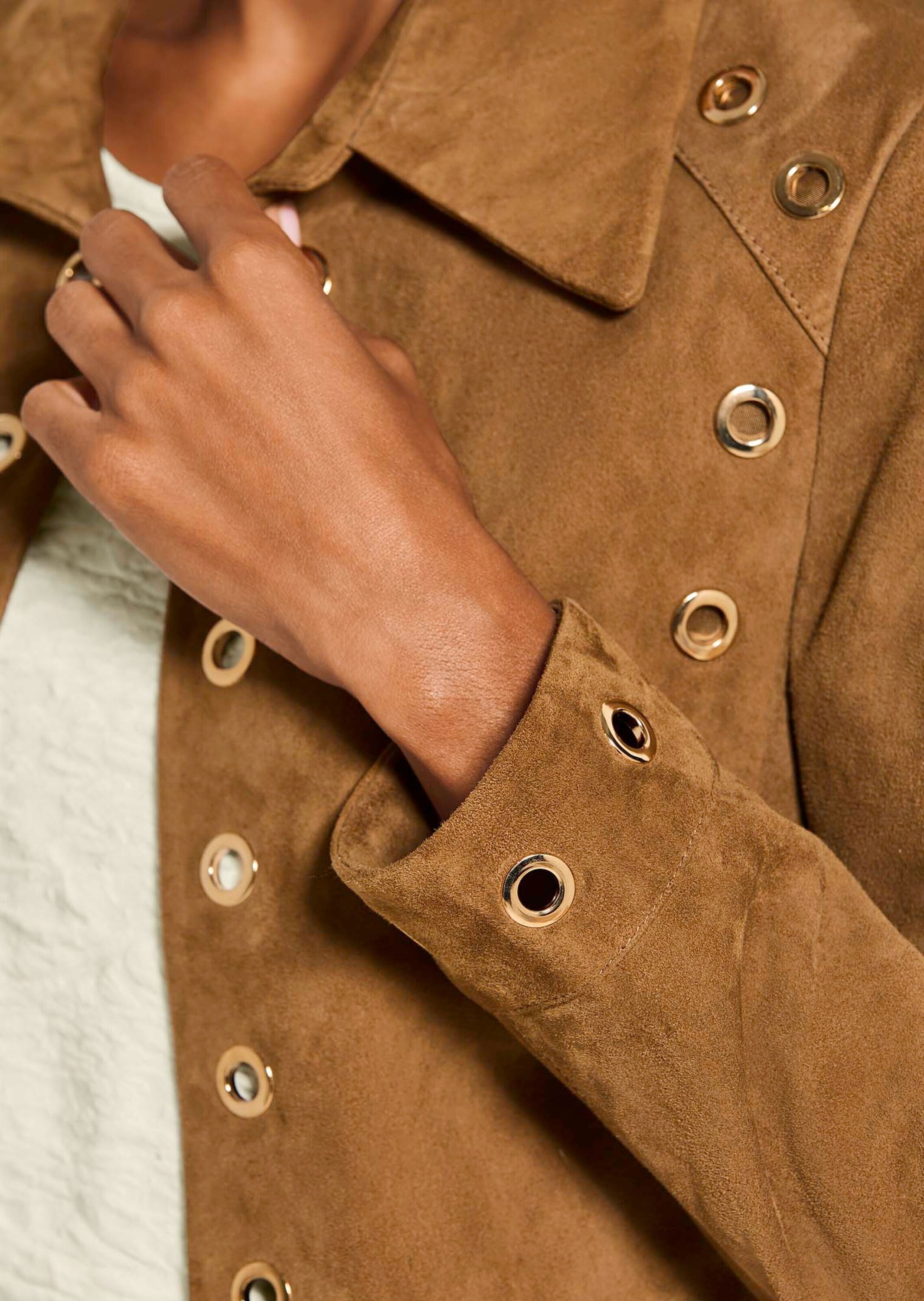 MADELEINE Jeansjacke »Lederjacke Kurzjacke mit Ösendetails« Glänzende Ösendetails