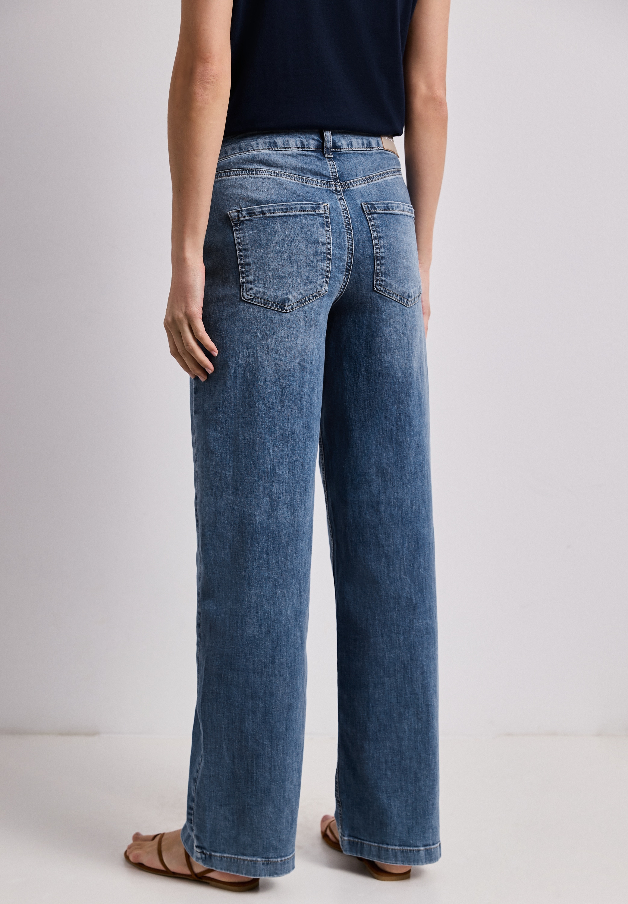 STREET ONE Weite Jeans »Style Emee« weites Bein, mit Knopfdetails