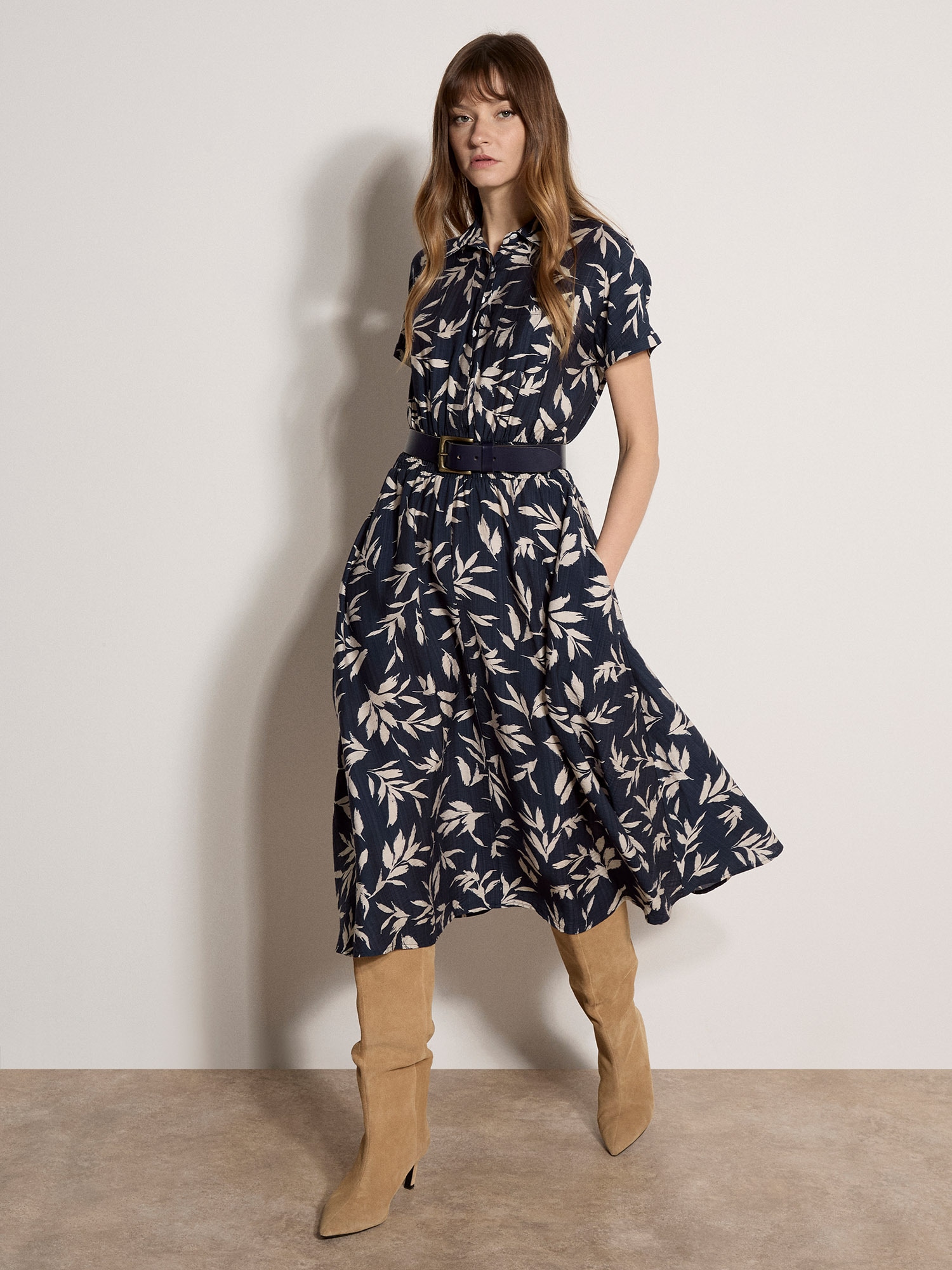 Apricot Midikleid »Midikleid« mit strukturiertem Blattmuster