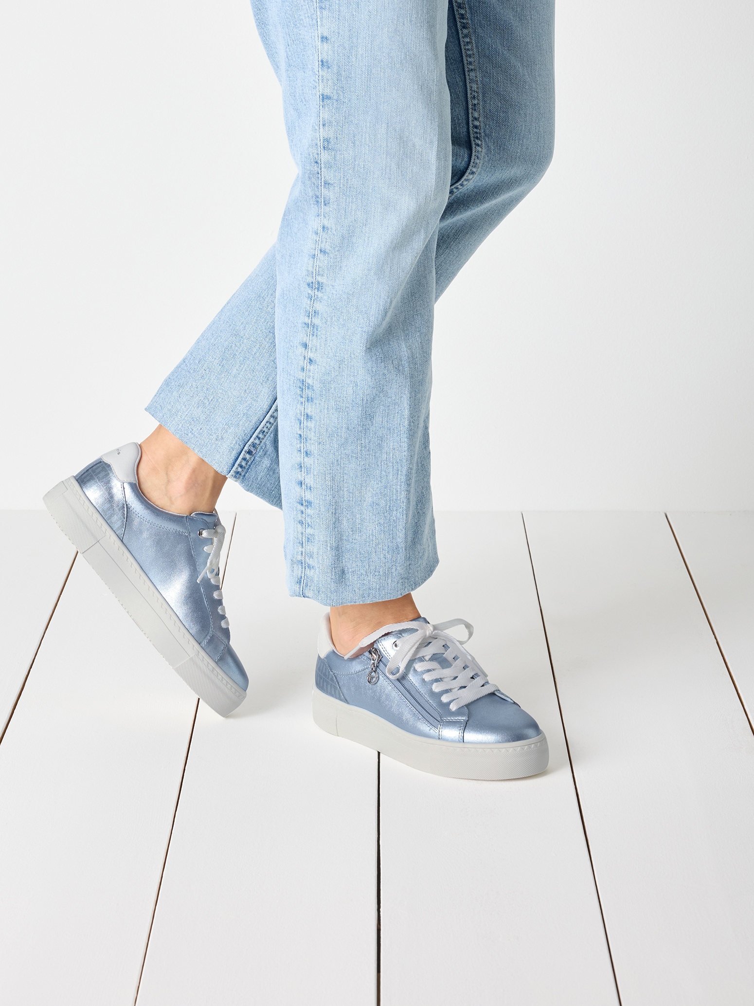 Tamaris Plateausneaker, Freizeitschuh, Halbschuh, Schnürschuh mit gepolstertem Schaftrand
