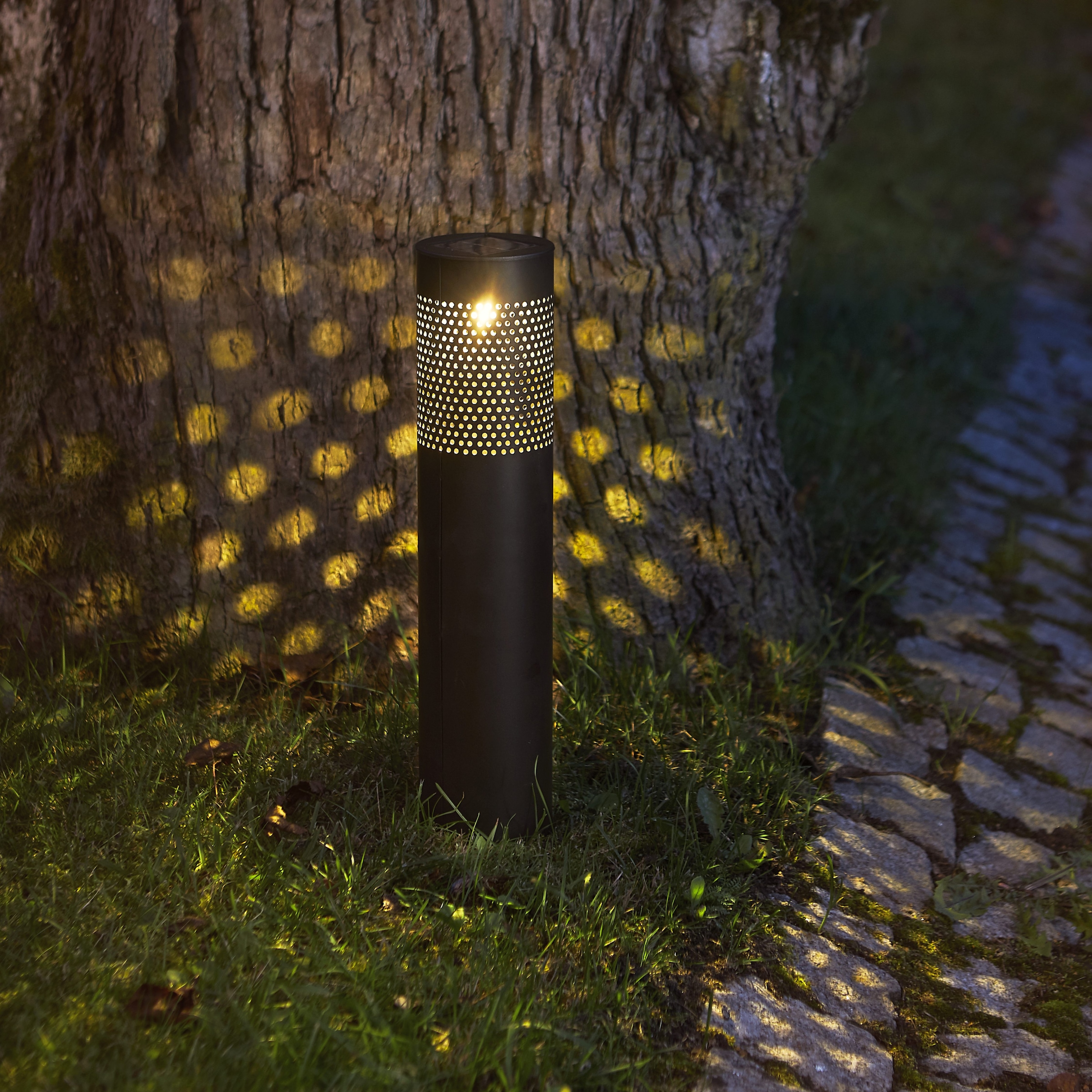 Parforce Traditional Hunting LED Solarleuchte »Solar-Wegleuchte Blace« LED-Board 1 Stk. Warmweiß Lochmuster im Metallgehäuse, Dämmerungssensor