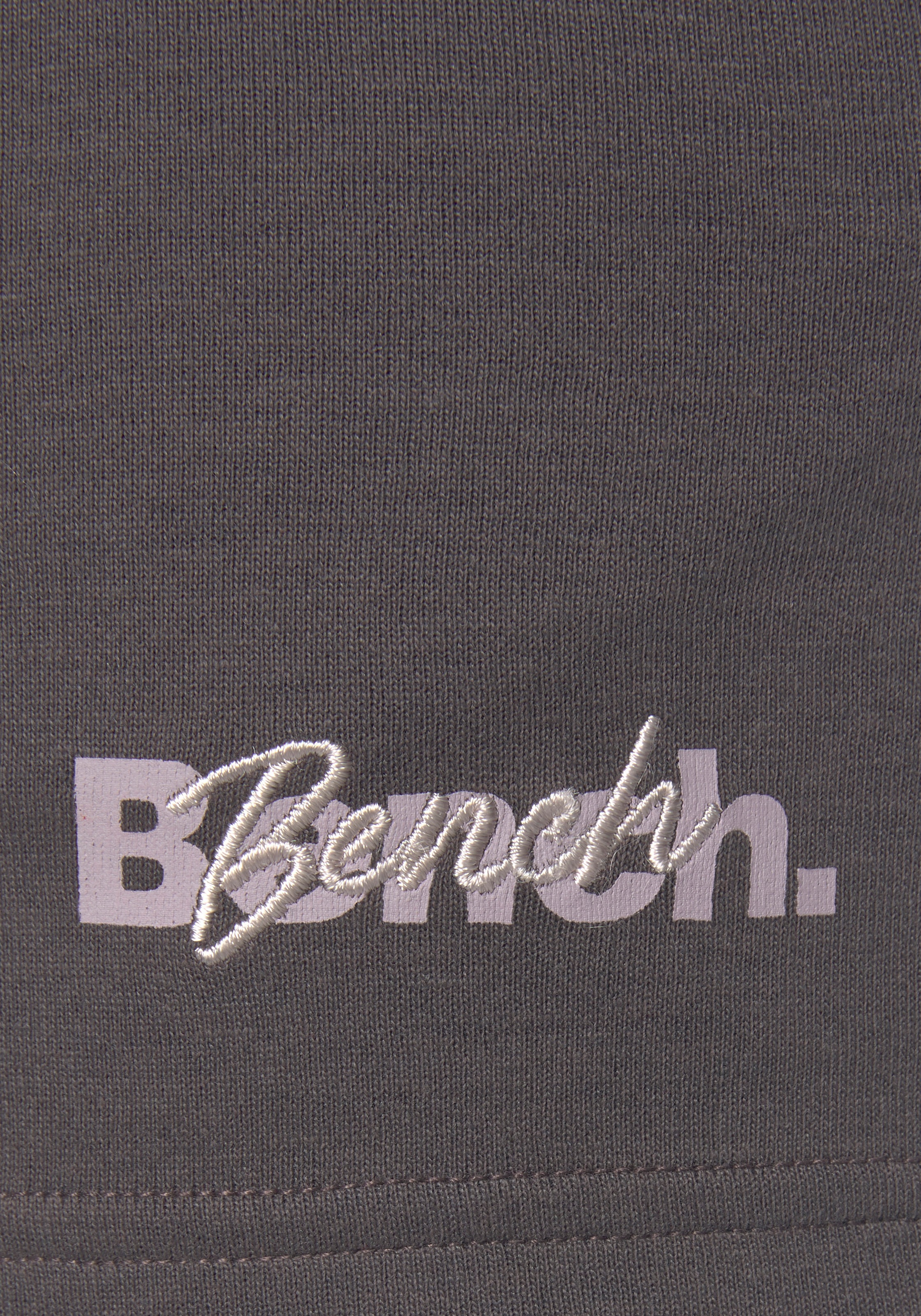 Bench. Loungewear Shorts  mit Logodruck und Stickerei