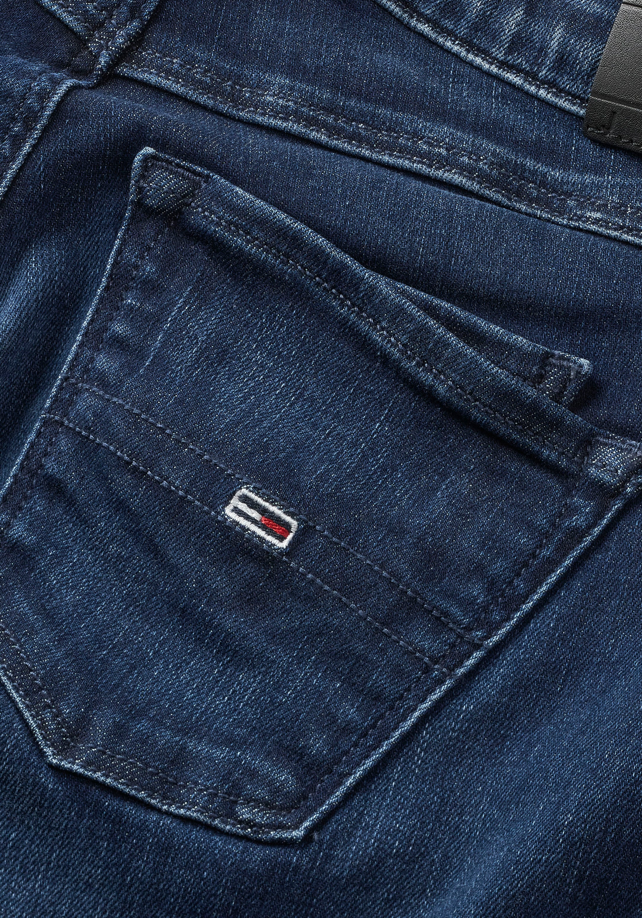 Tommy Jeans online OTTO Bequeme bei mit Jeans »Scarlett«, Ledermarkenlabel