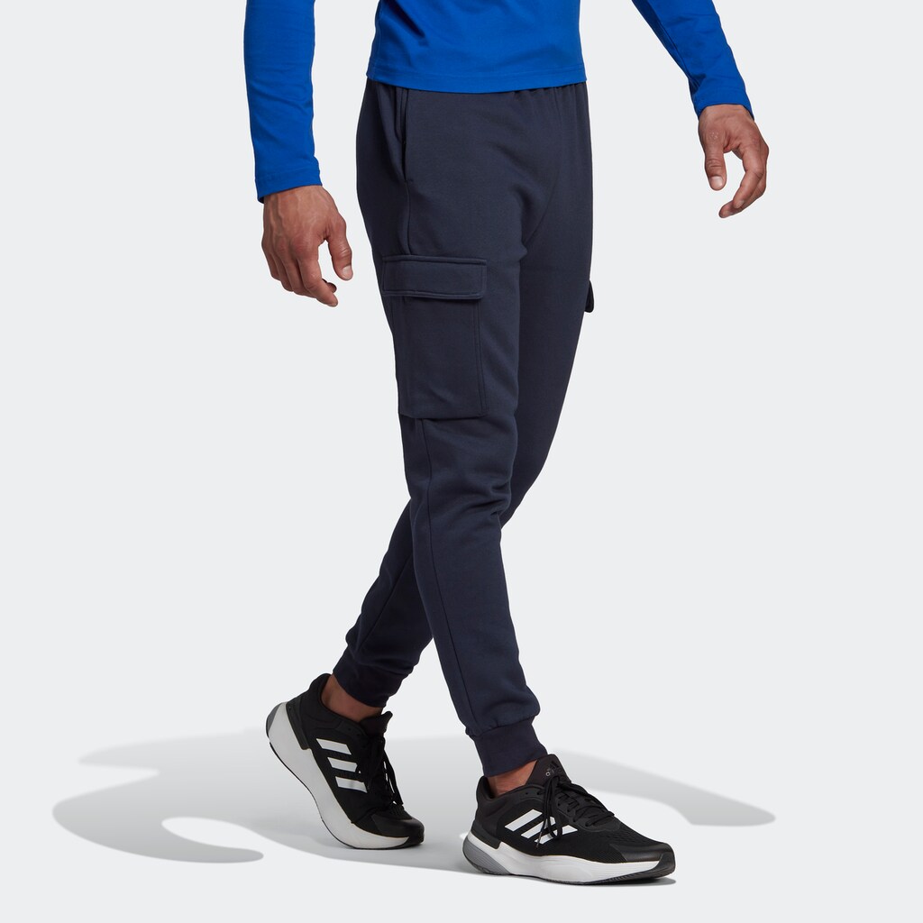 adidas Sportswear Sporthose »ESSENTIALS FLEECE REGULAR TAPERED CARGOHOSE«, (1 tlg.)