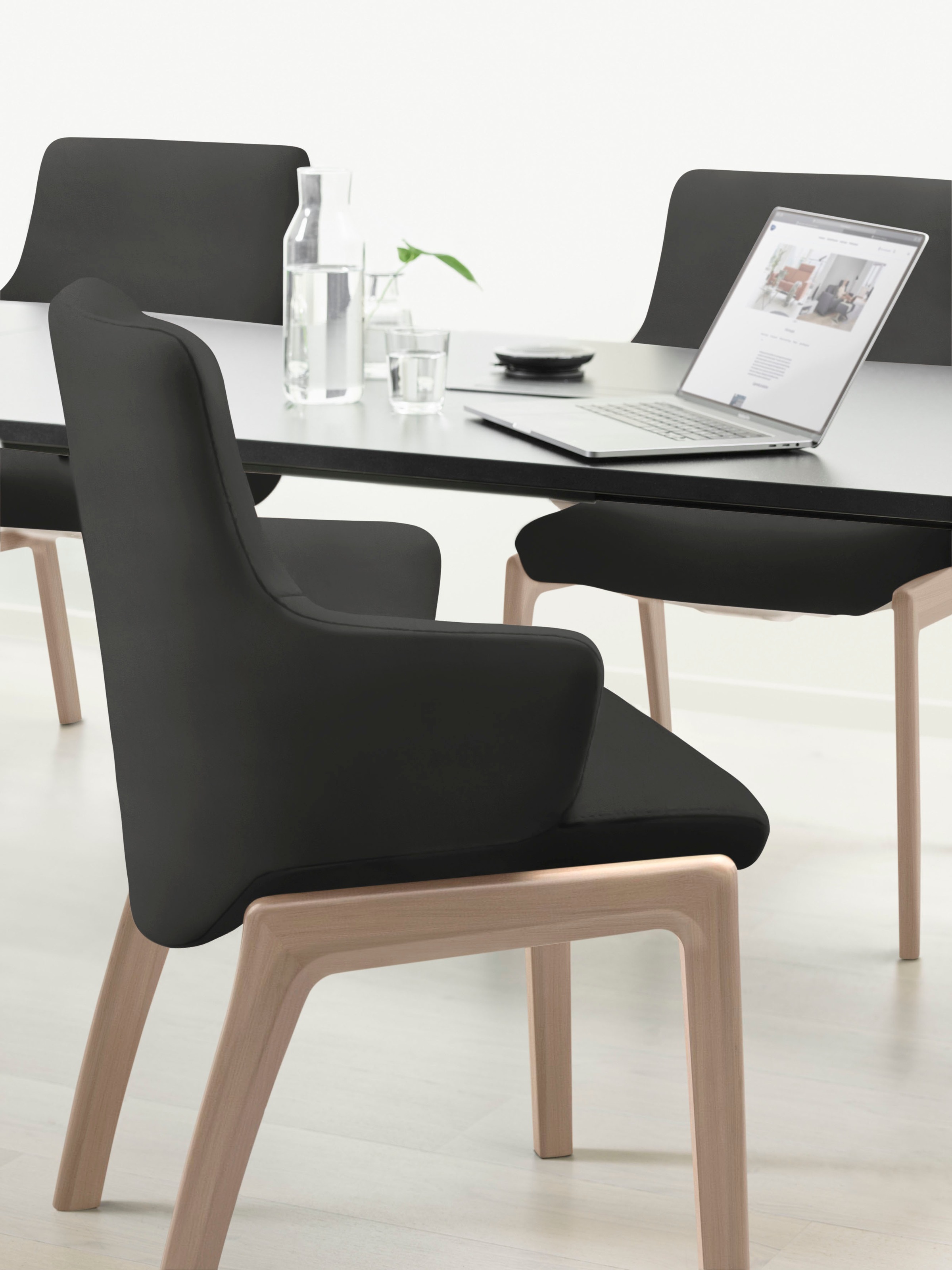 Stressless® Polsterstuhl »Laurel«, Microfaser DINAMICA, Low Back mit Armlehne, Größe L, mit abgerundeten Beinen in Schwarz