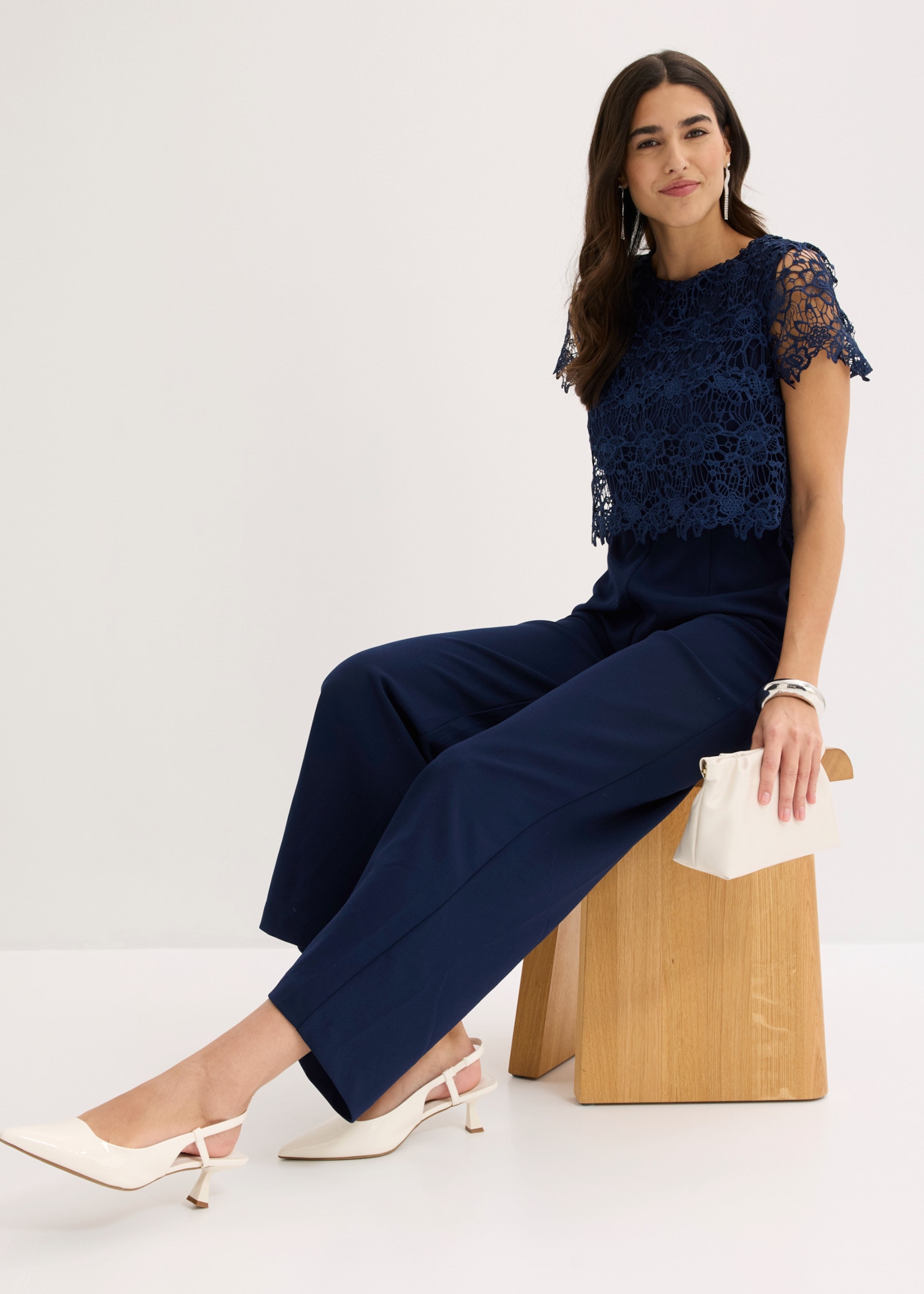 bonprix Jumpsuit mit kurzem Arm, figurumspielende Passform, weites Bein