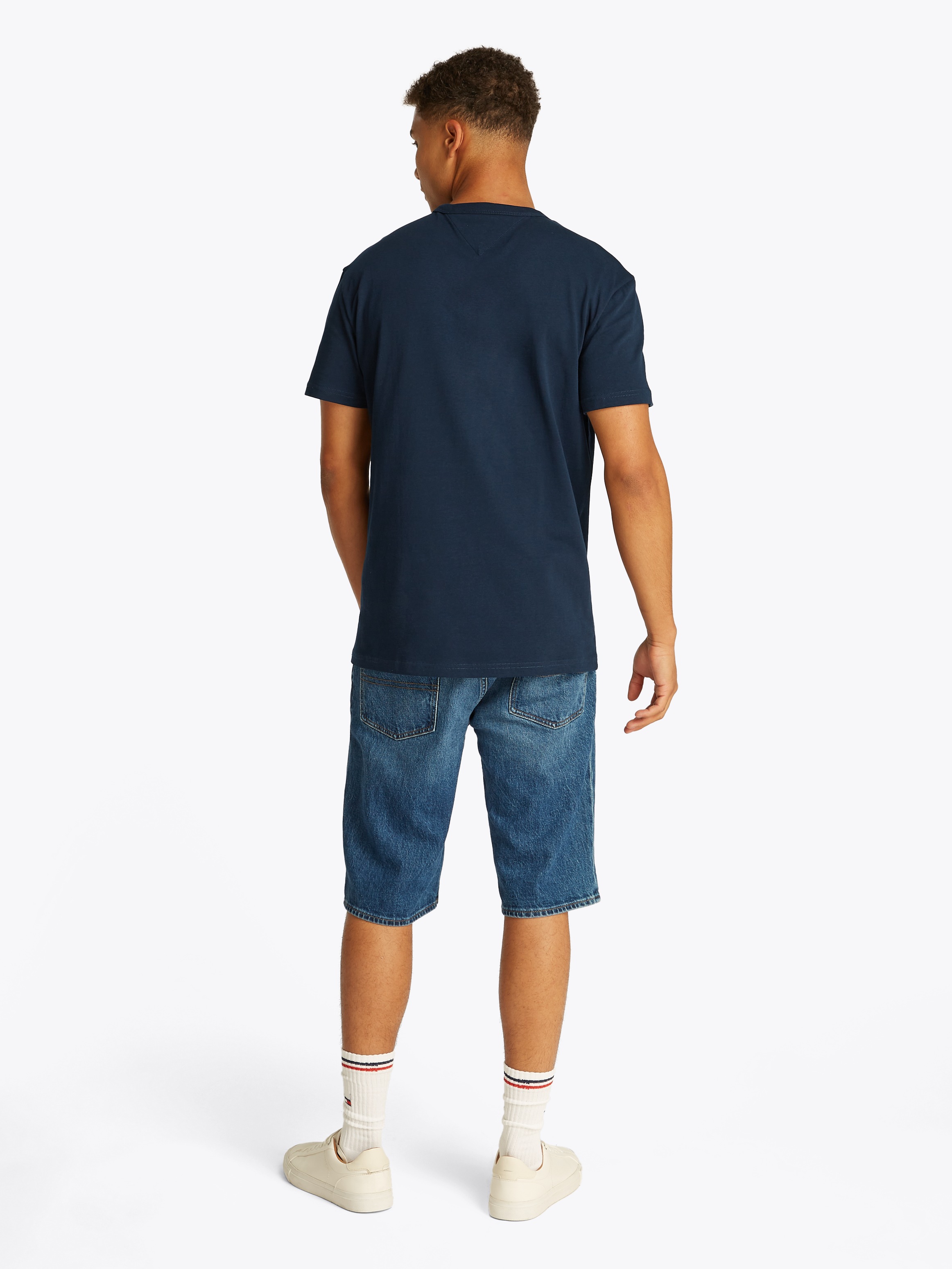 Tommy Jeans T-Shirt »TJM REG BADGE TEE EXT«, mit Logostickerei
