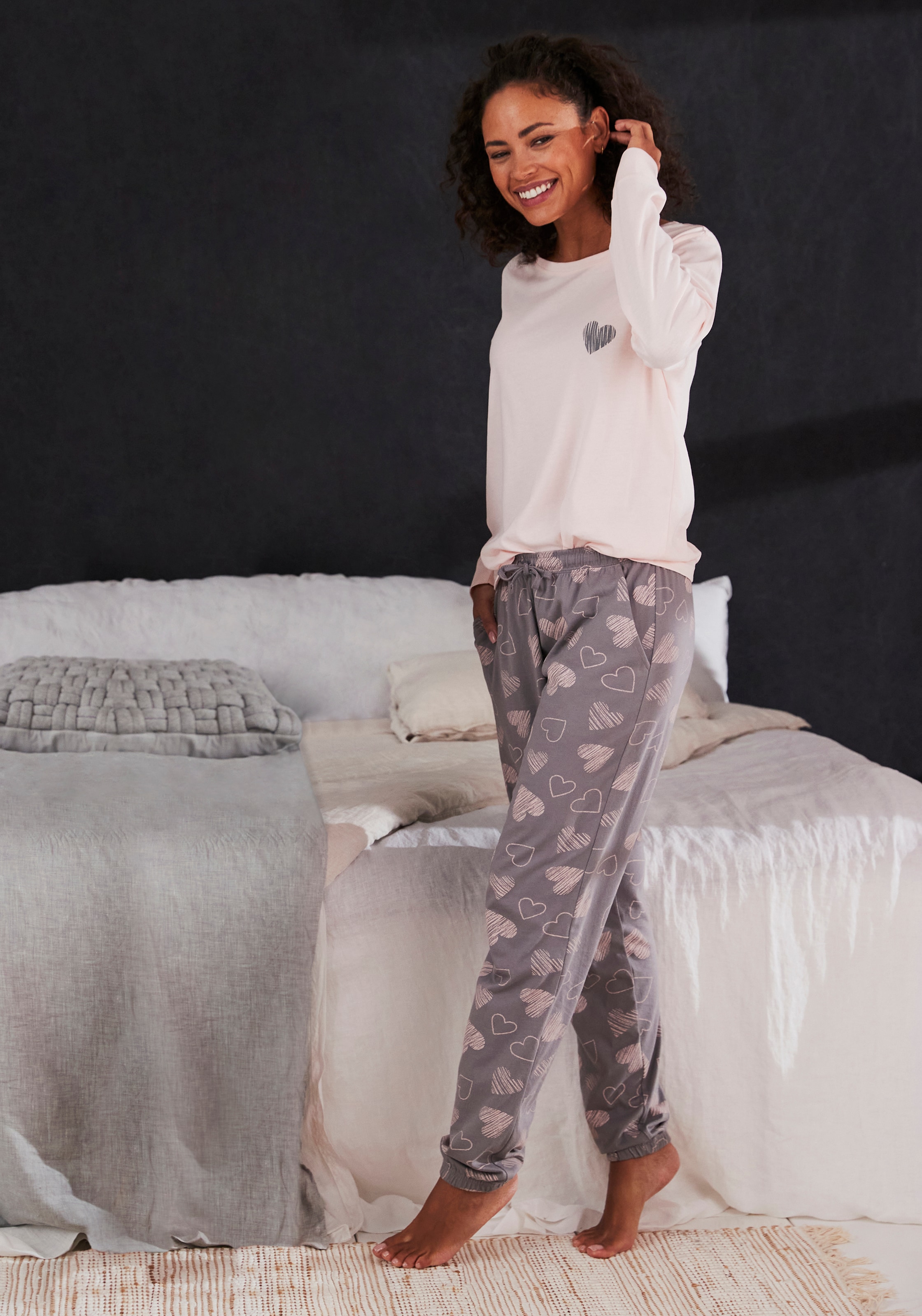 Vivance Dreams Pyjama mit süßem Herzchen-Print