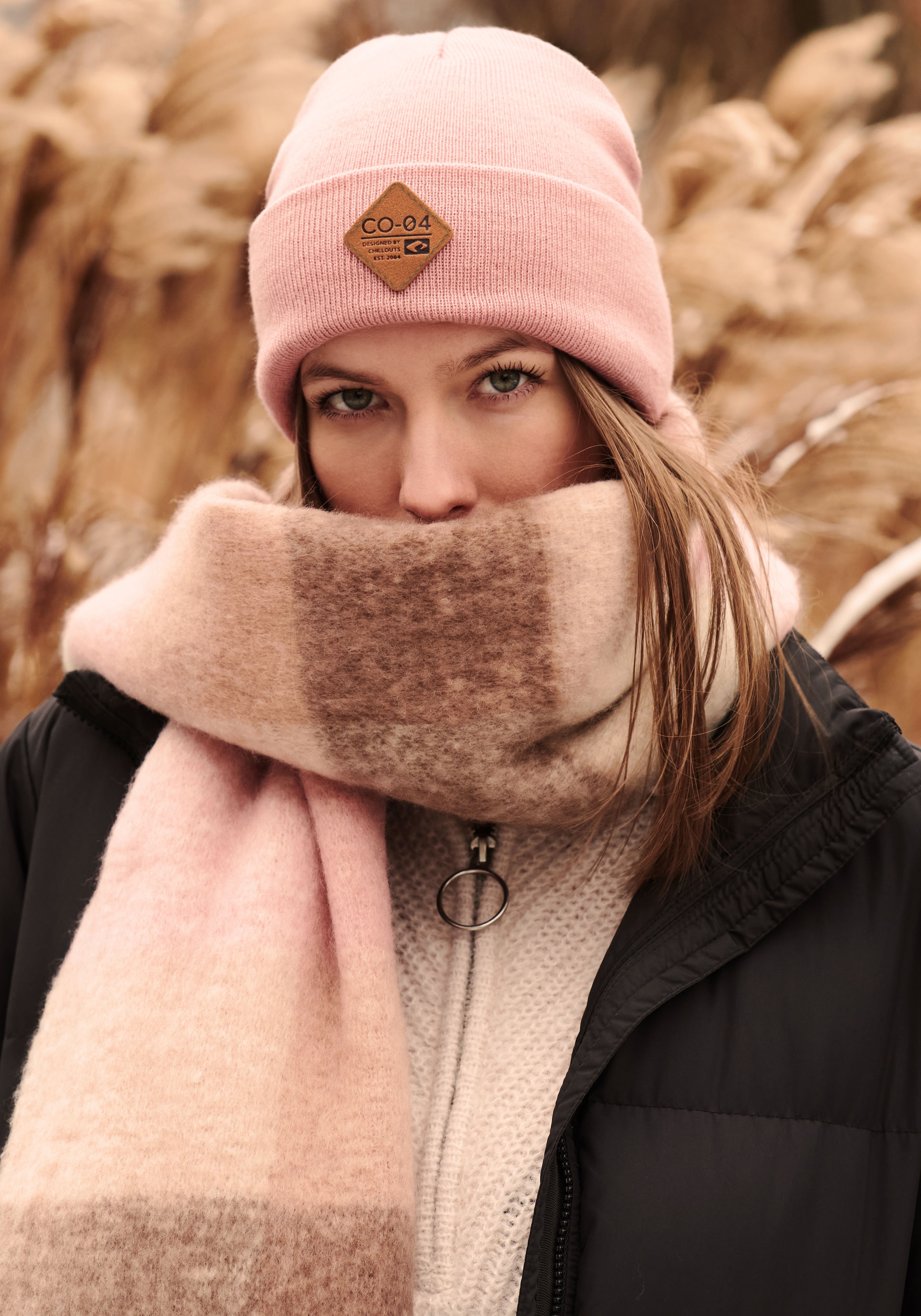 chillouts Beanie »Nicki Hat«, mit stilvollem Logo-Emblem