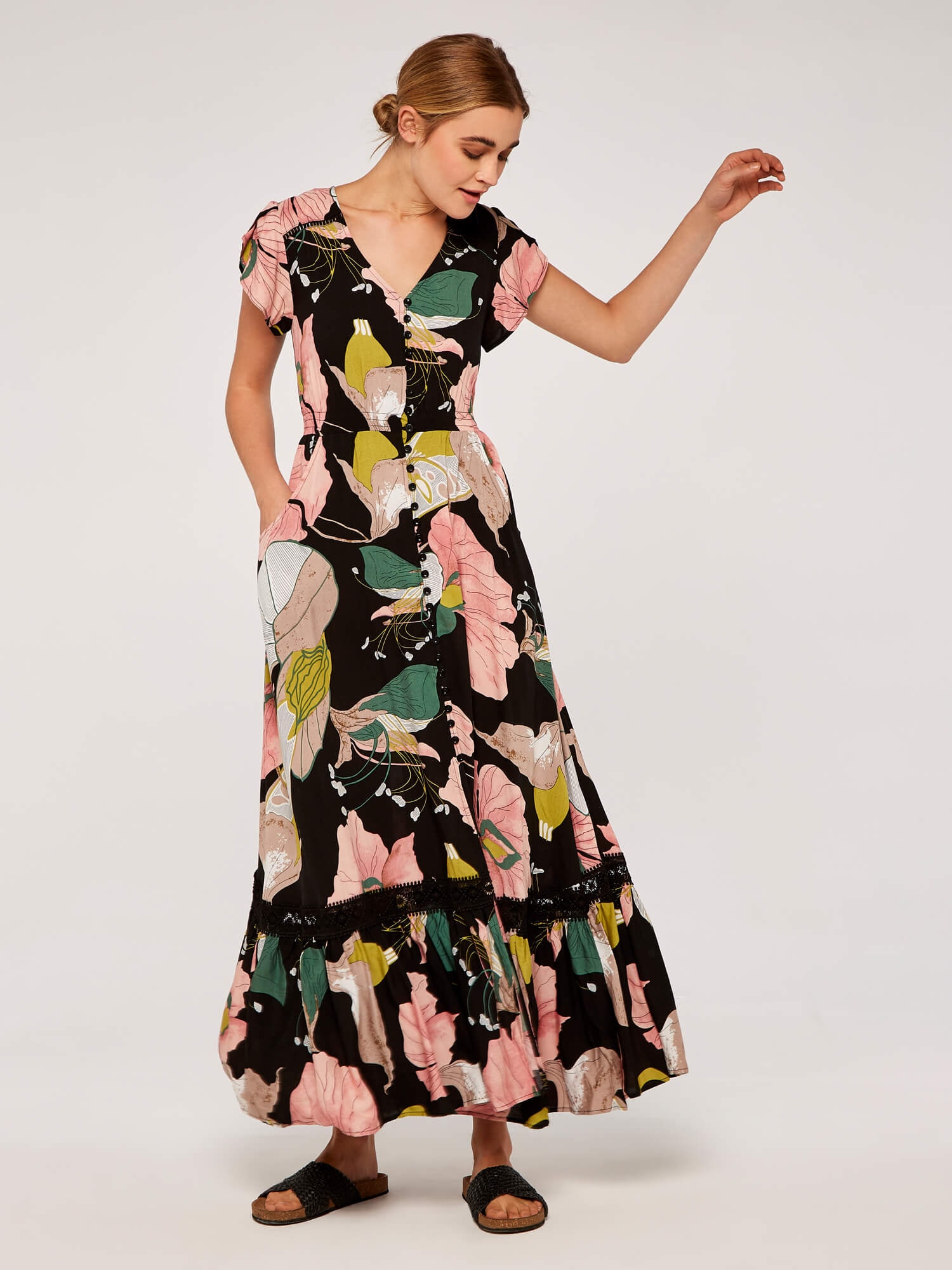 Apricot Druckkleid »Maxikleid« mit bestickter Bordüre und Blumenmuster