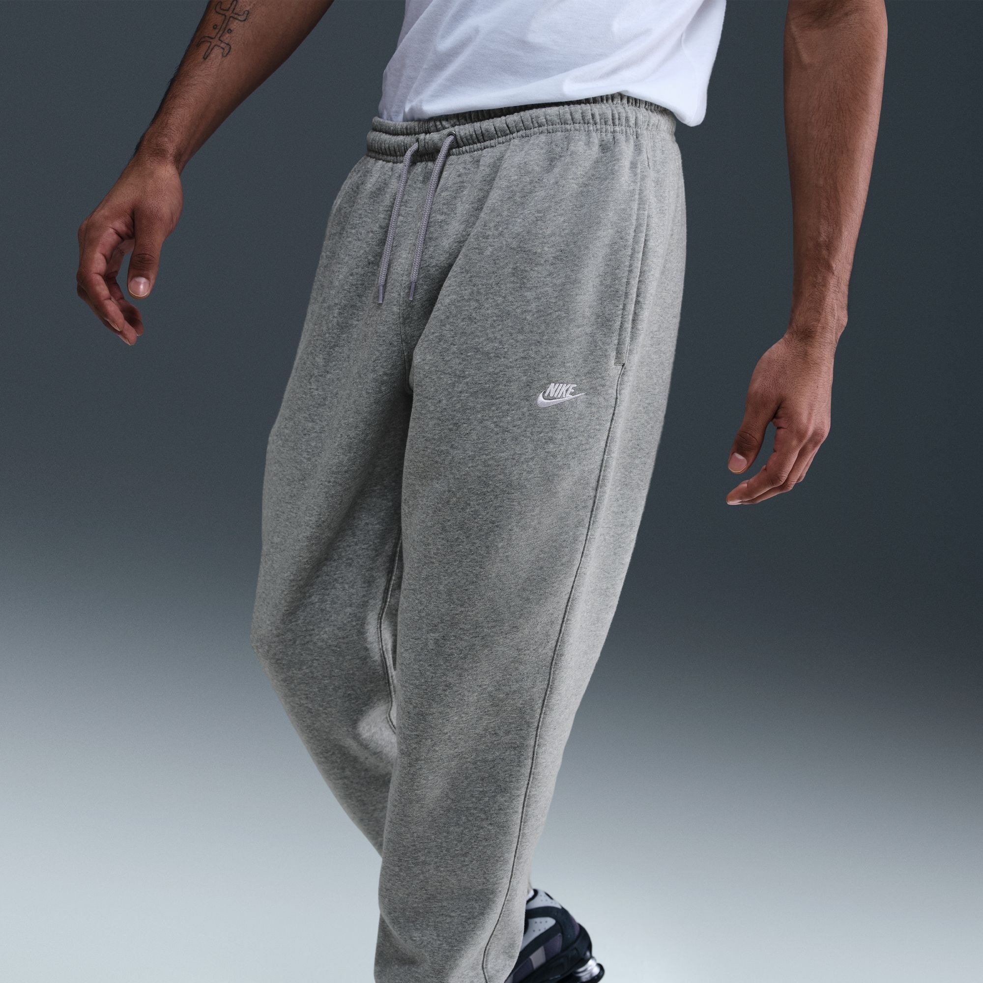 Nike Sportswear Sporthose »M NK CLUB BB CUFF PANT«  mit angerautem Fleece innen, mit seitlichen Taschen
