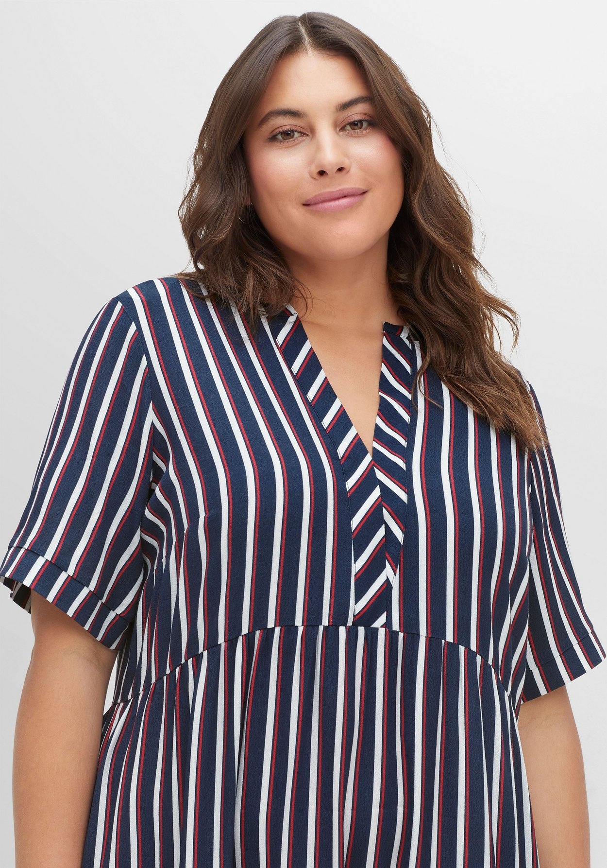 Sheego Maxikleid »Maxikleid mit weit schwingendem Rockteil«