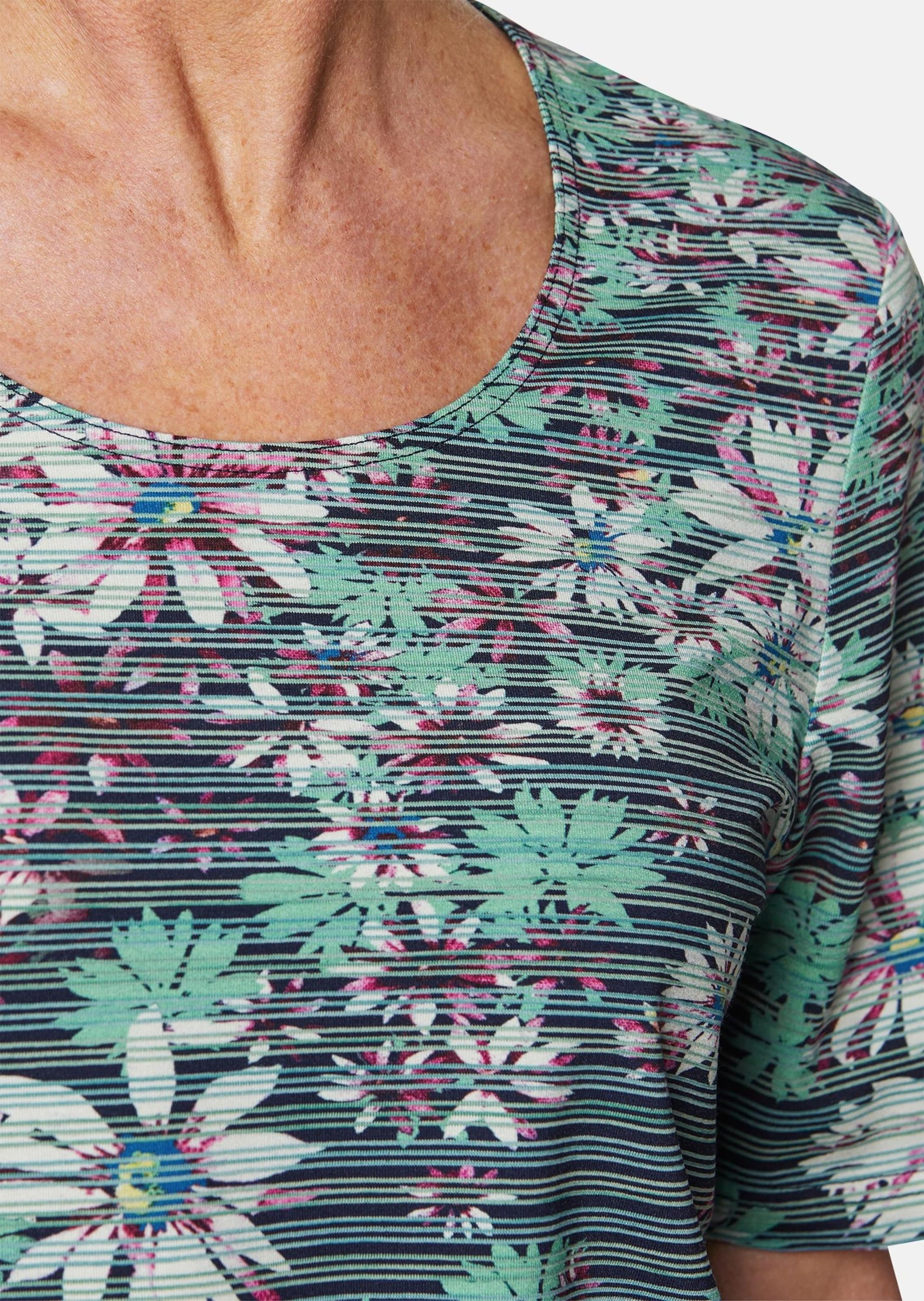 GOLDNER Print-Shirt »Kurzgröße Bequemes Druckshirt in Blumen-Ringeloptik«