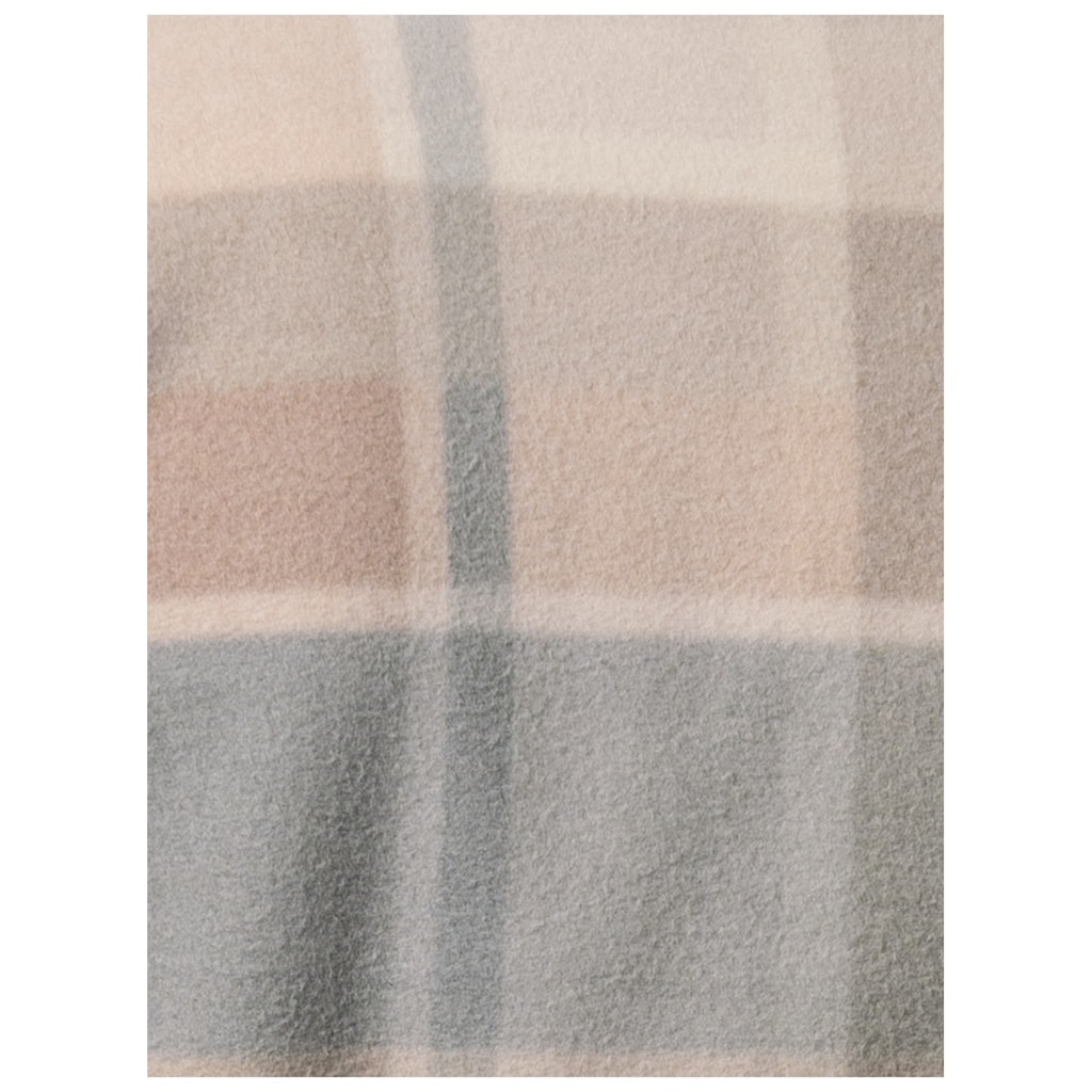 Trigema Fleeceschal »TRIGEMA Fleece-Decke mit Karo-Muster«, (1 St.)