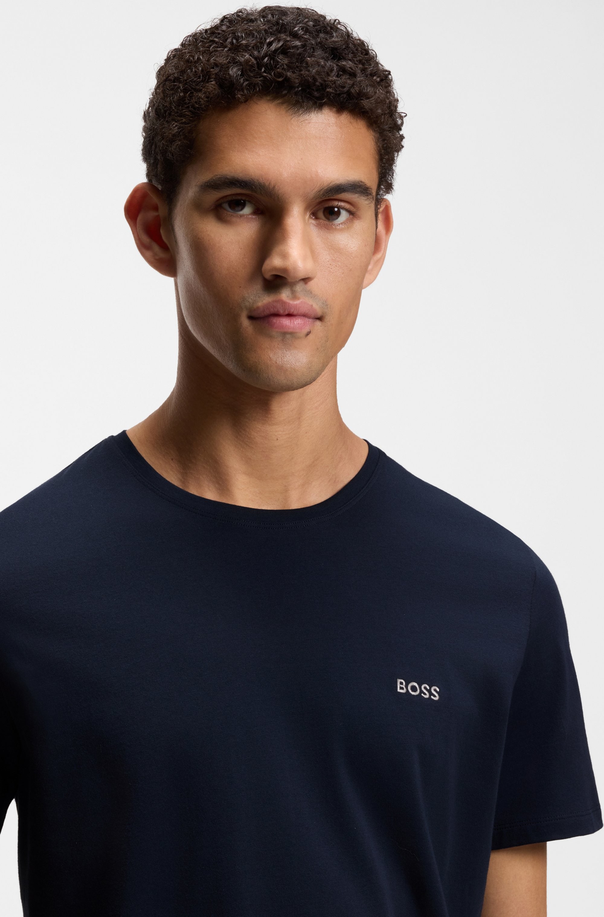 BOSS T-Shirt »Mix&Match T-Shirt R« mit BOSS Stickerei auf der Brust