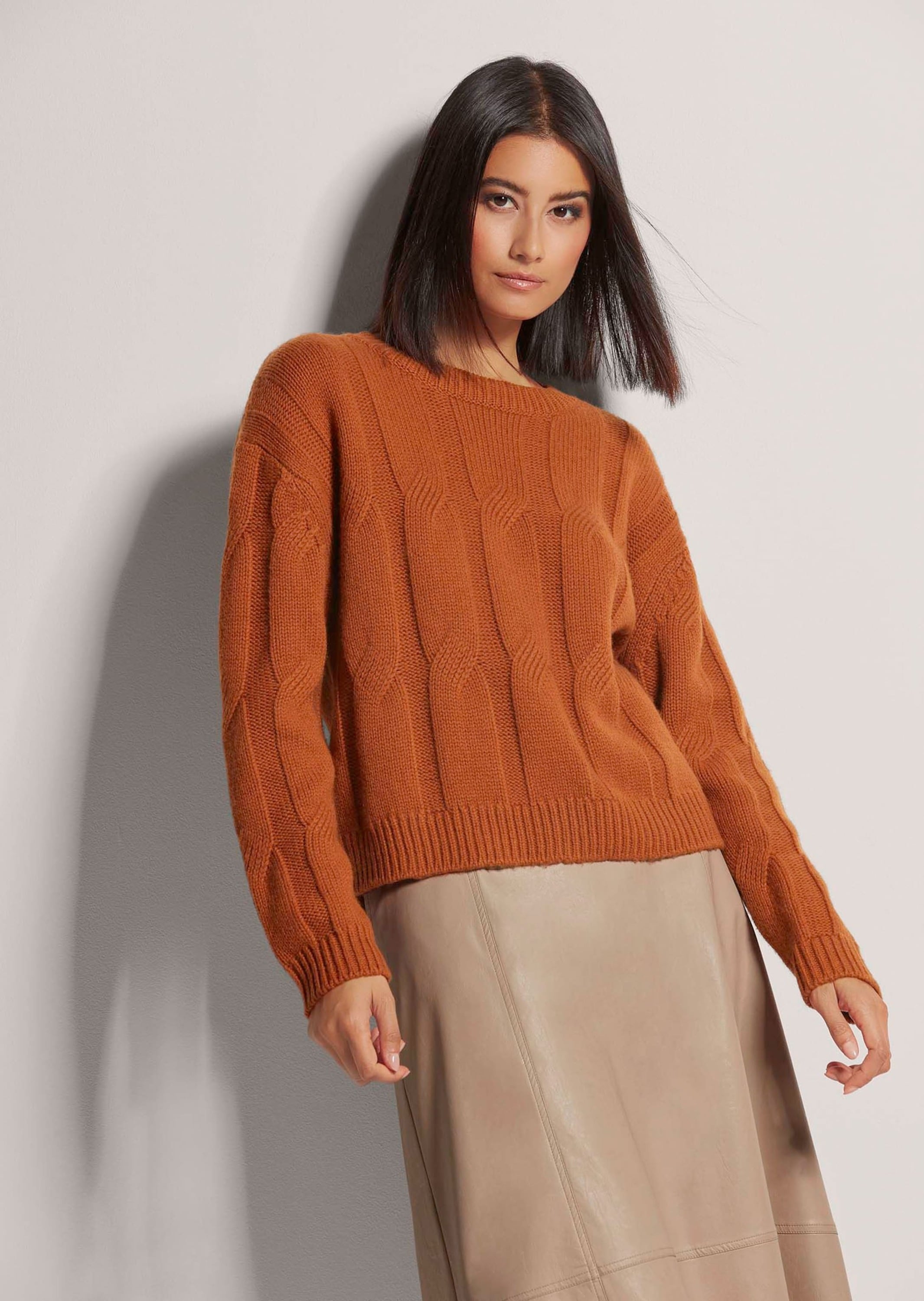 MADELEINE Longpullover »Pullover Kurzer Rollkragen-Pullover mit Zopfmuster«
