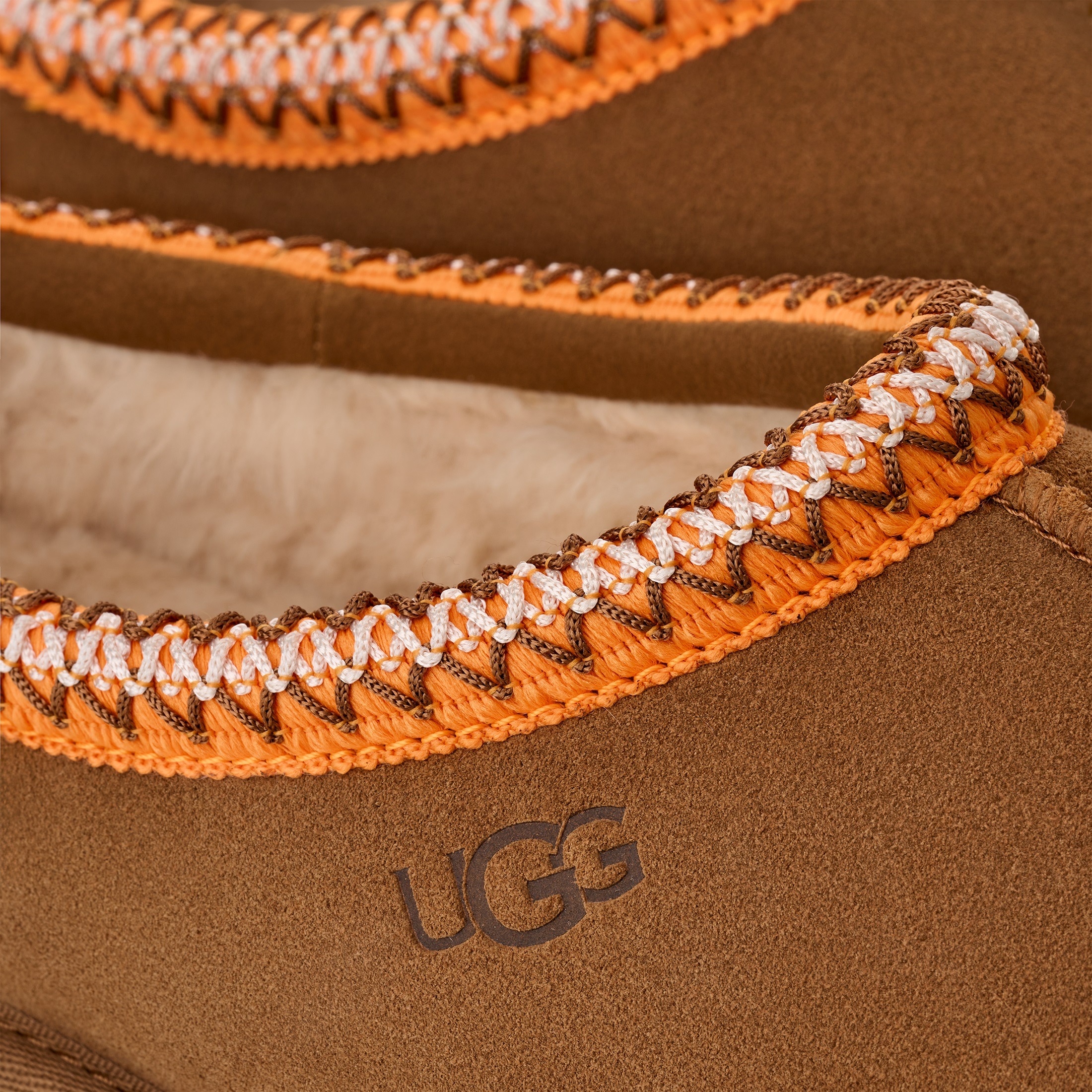 UGG Hausschuh »Tasman«, Clog, Mule, Pantoffel mit besticktem UGG Logo