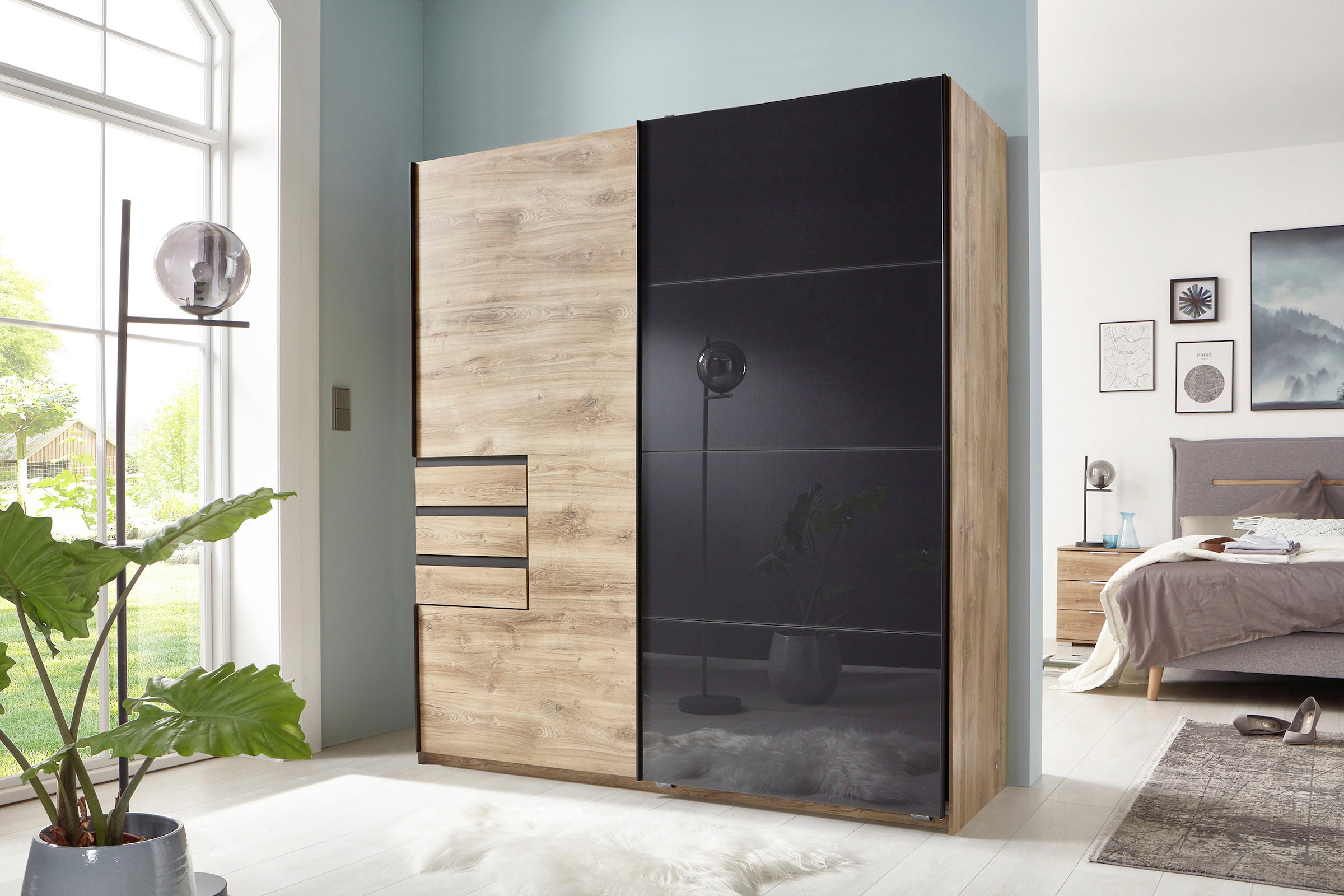 Wimex Schwebetürenschrank »Oldenburg, Kleiderschrank mit Glaselementen in schwarz, 3 Schubladen«, (B/T/H: 180/64/198cm, inklusive geräumigen Innenleben, Made in Germany), mit Glaselementen