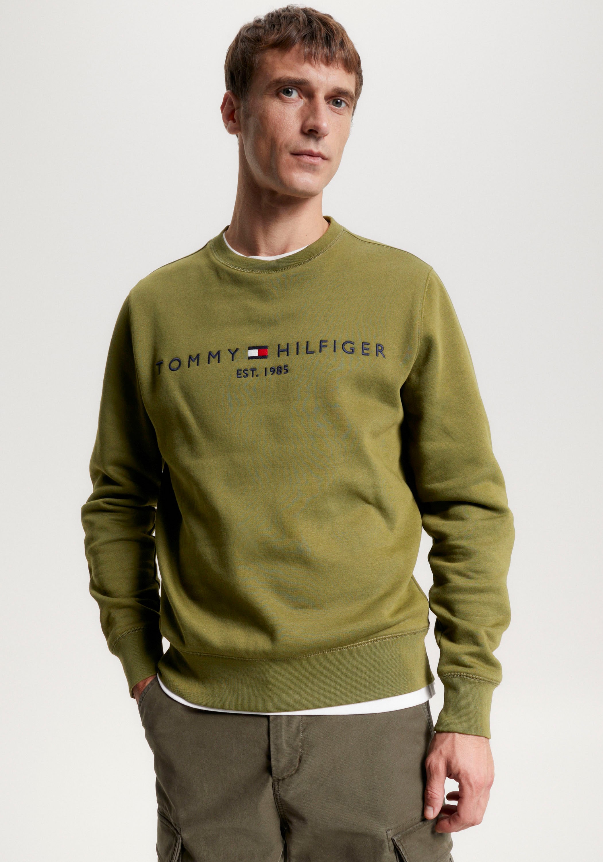 Tommy Hilfiger Sweatshirt »TOMMY LOGO SWEATSHIRT«, mit klassischem  Rundhalsausschnitt online shoppen bei OTTO