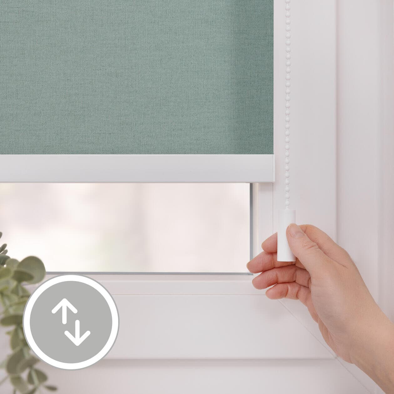 LICHTBLICK ORIGINAL Rollo »Klemmfix, ohne Bohren« blickdicht Blendschutz | Sichtschutz mit Bohren/ohne Bohren freihängend Steuerbar mit Bluetooth-App, integrierter Elektromotor und Akku