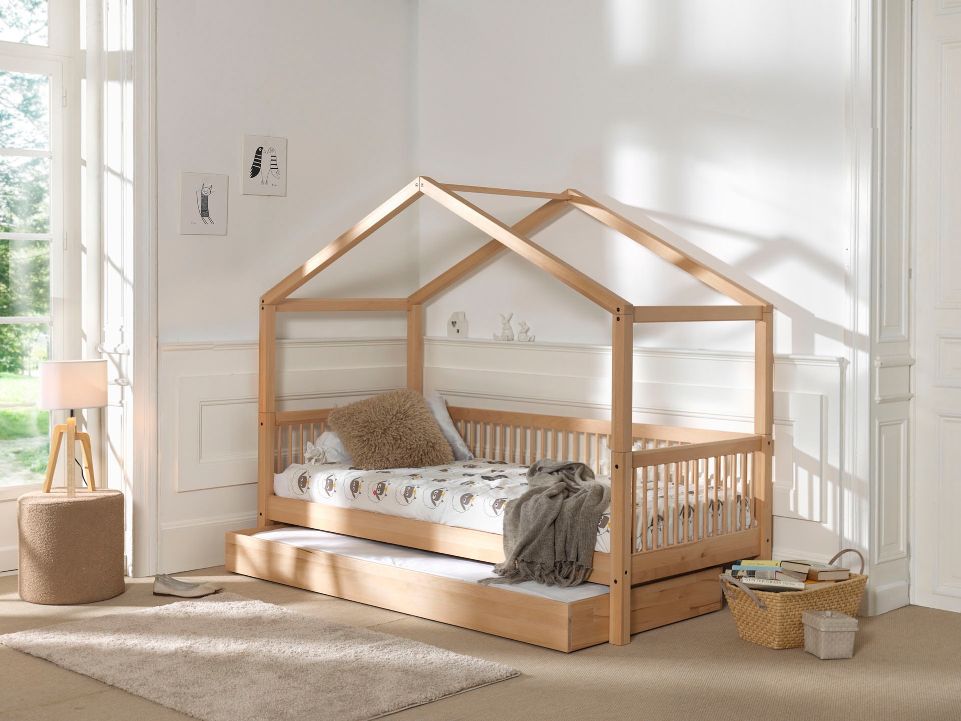 Vipack Hausbett »Forrest mit hochwertiger und stabiler Verarbeitung, Made in Europe« Buche massiv natur, 90/200 cm, inkl. Bettschublade auf Rollen,  wahlweise ohne oder mit Textilhimmel
