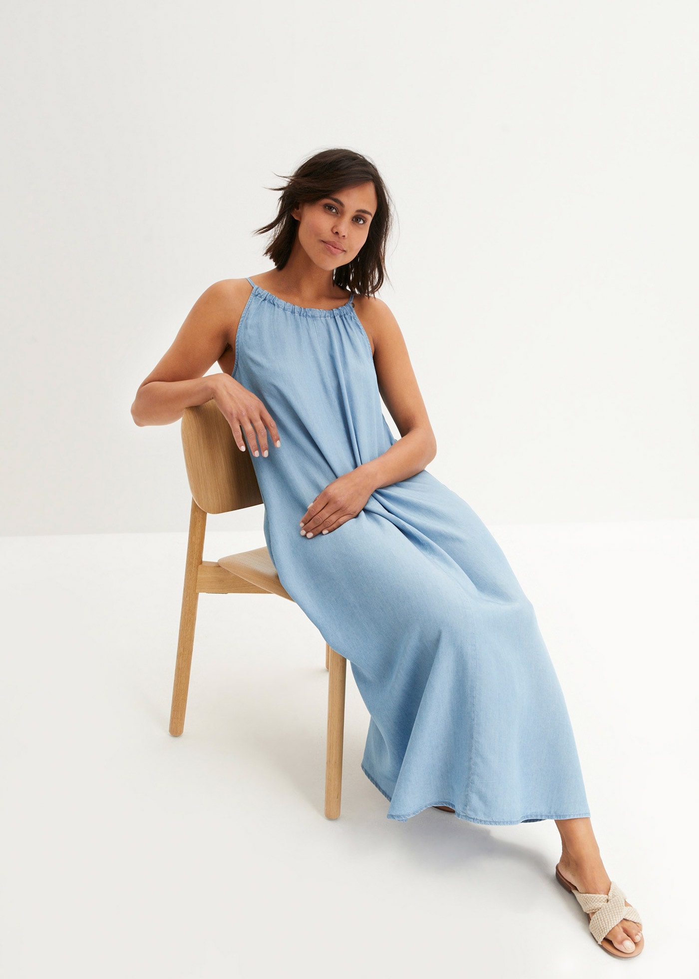 bonprix Jeanskleid »Jeanskleid aus fließendem Lyocell« für lässigen Look, aus Lyocell (TENCEL™), in A-Linie