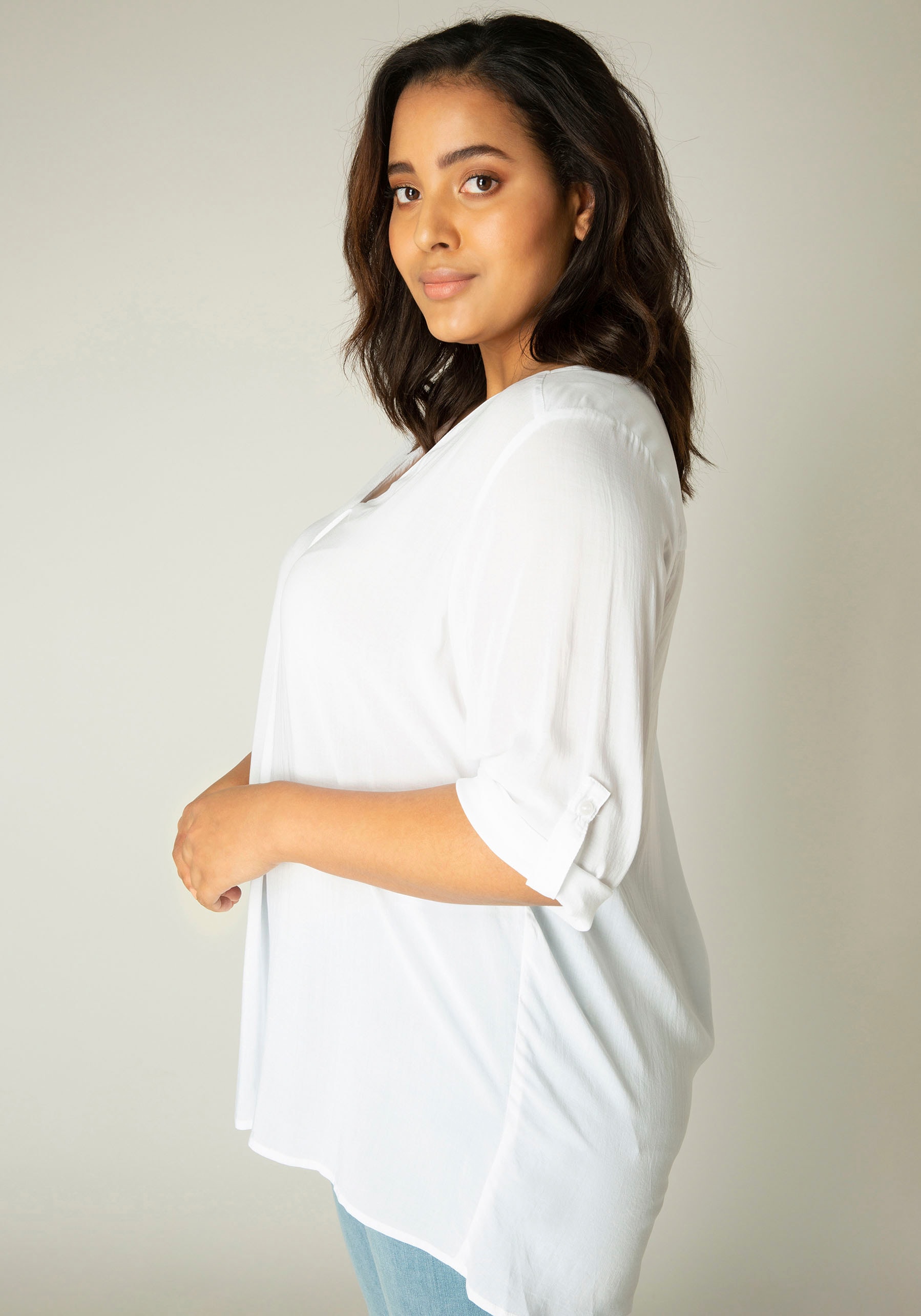 Base Level Curvy Klassische Bluse, mit V-Ausschnitt